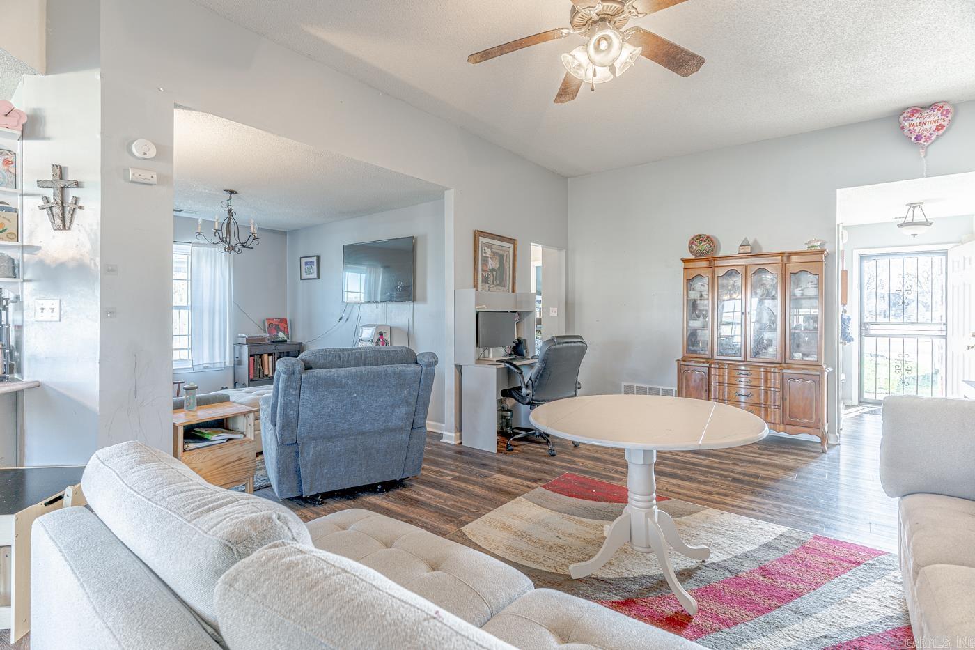 818 Boulevard Orleans Street Property Photo 6