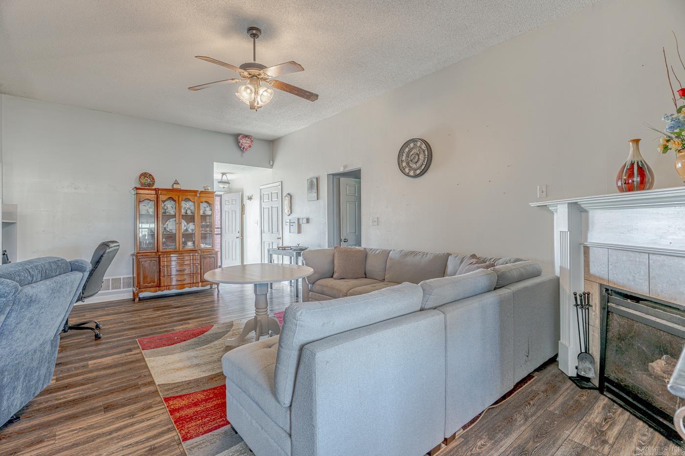 818 Boulevard Orleans Street Property Photo 7