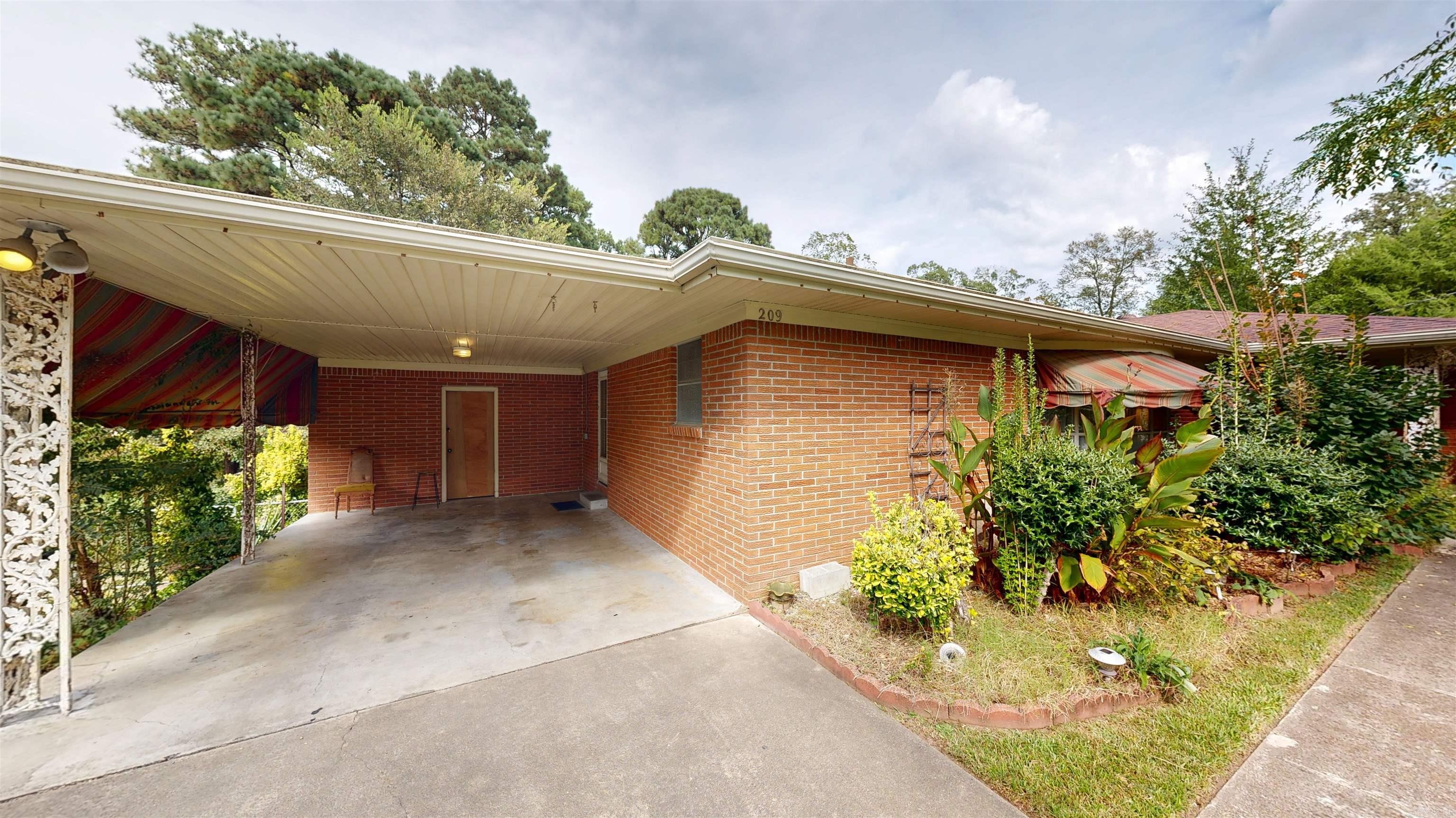 209 Mcmahan Drive Property Photo 1