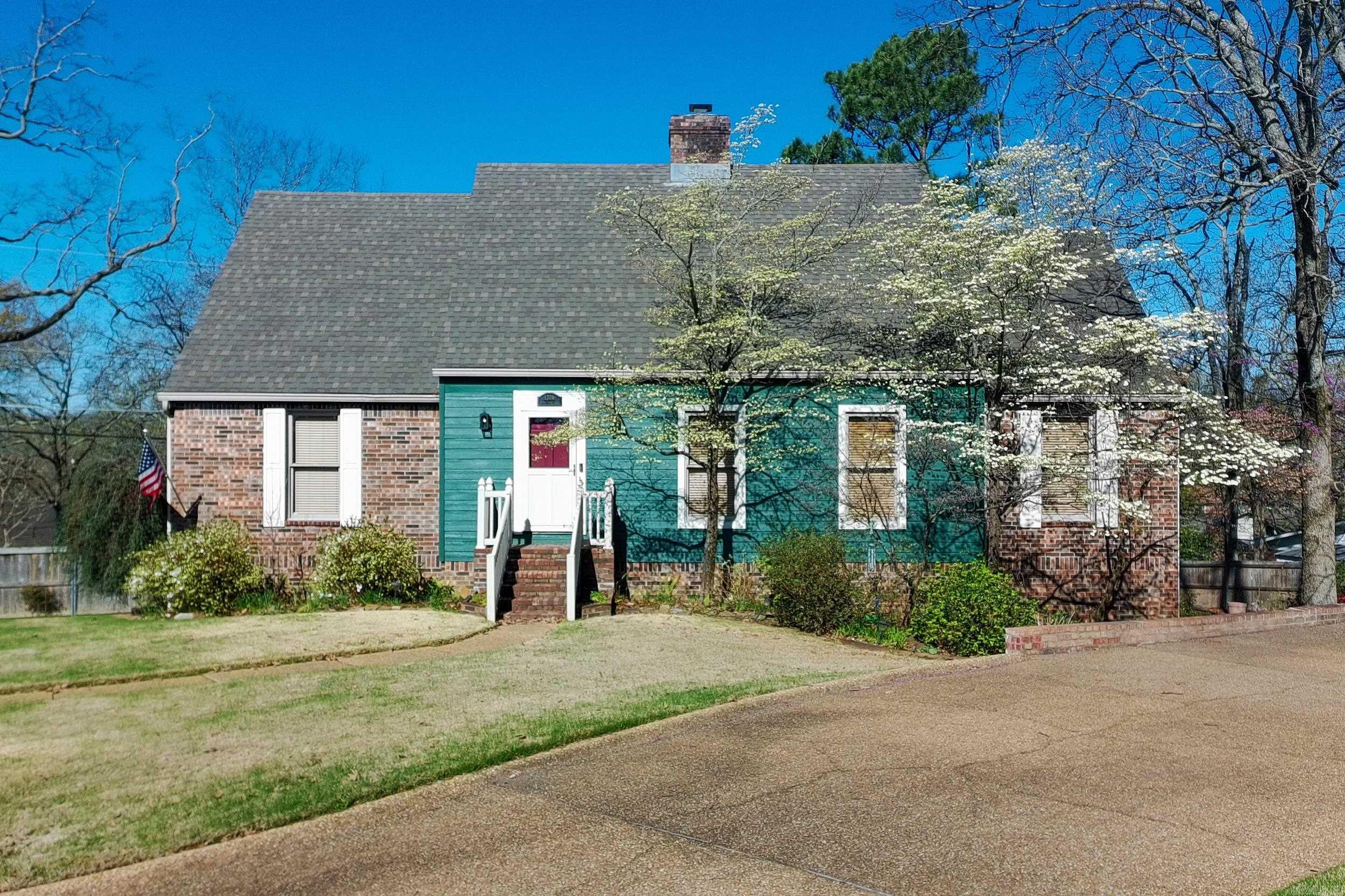 1204 North Point Lane Property Photo 1
