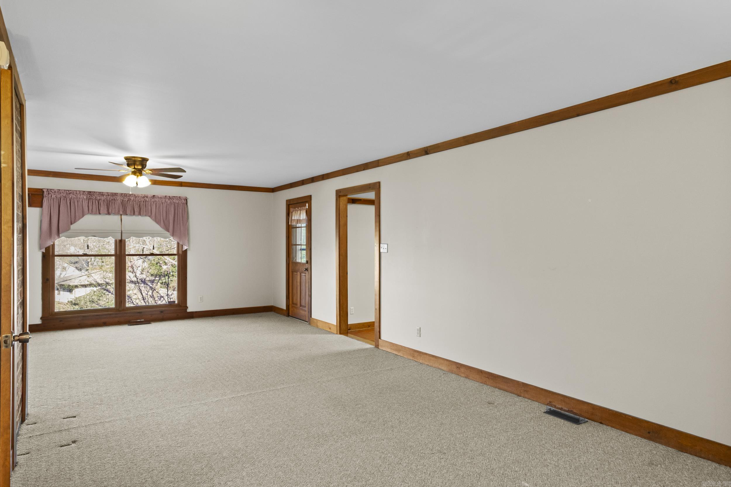 1204 North Point Lane Property Photo 4