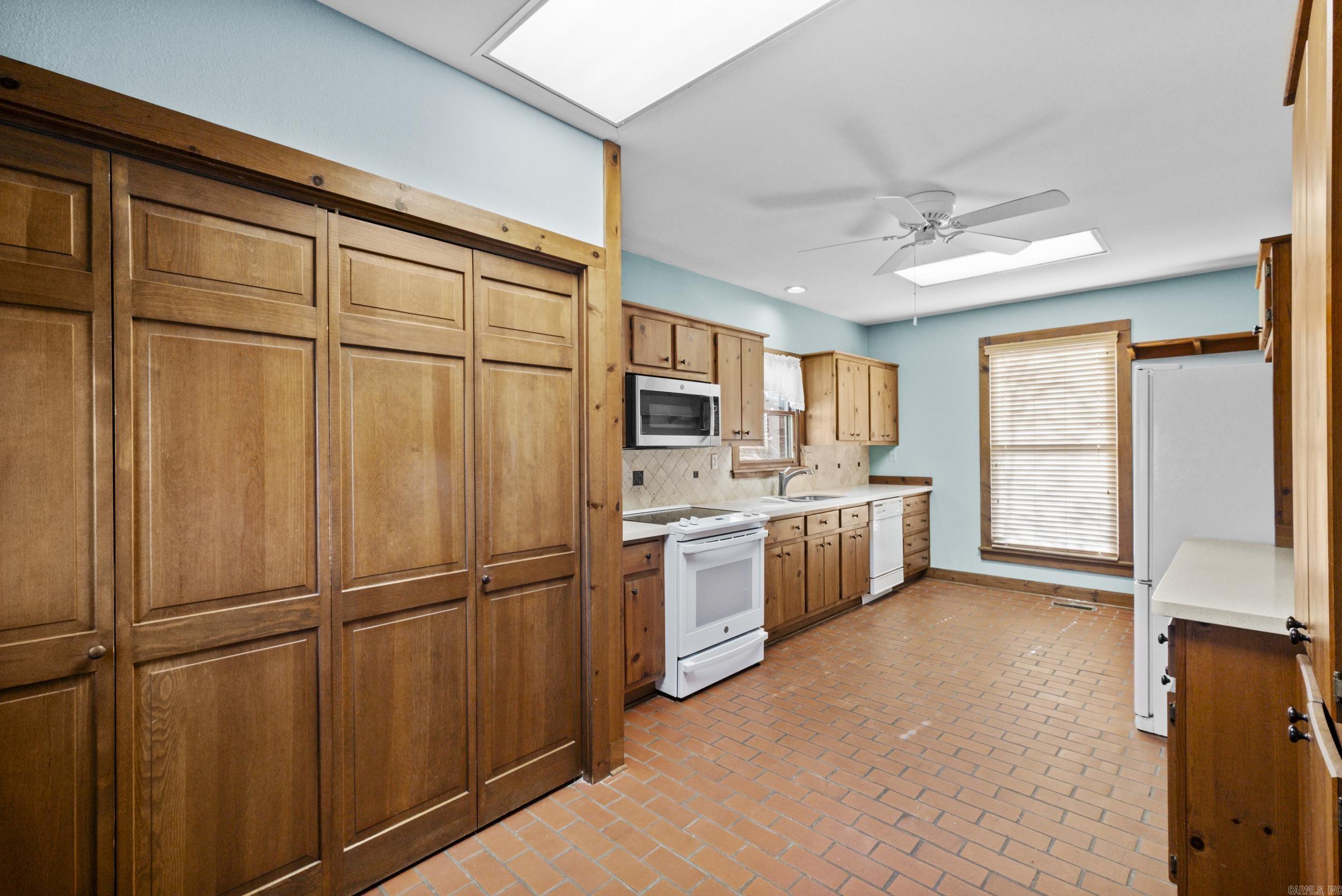 1204 North Point Lane Property Photo 11