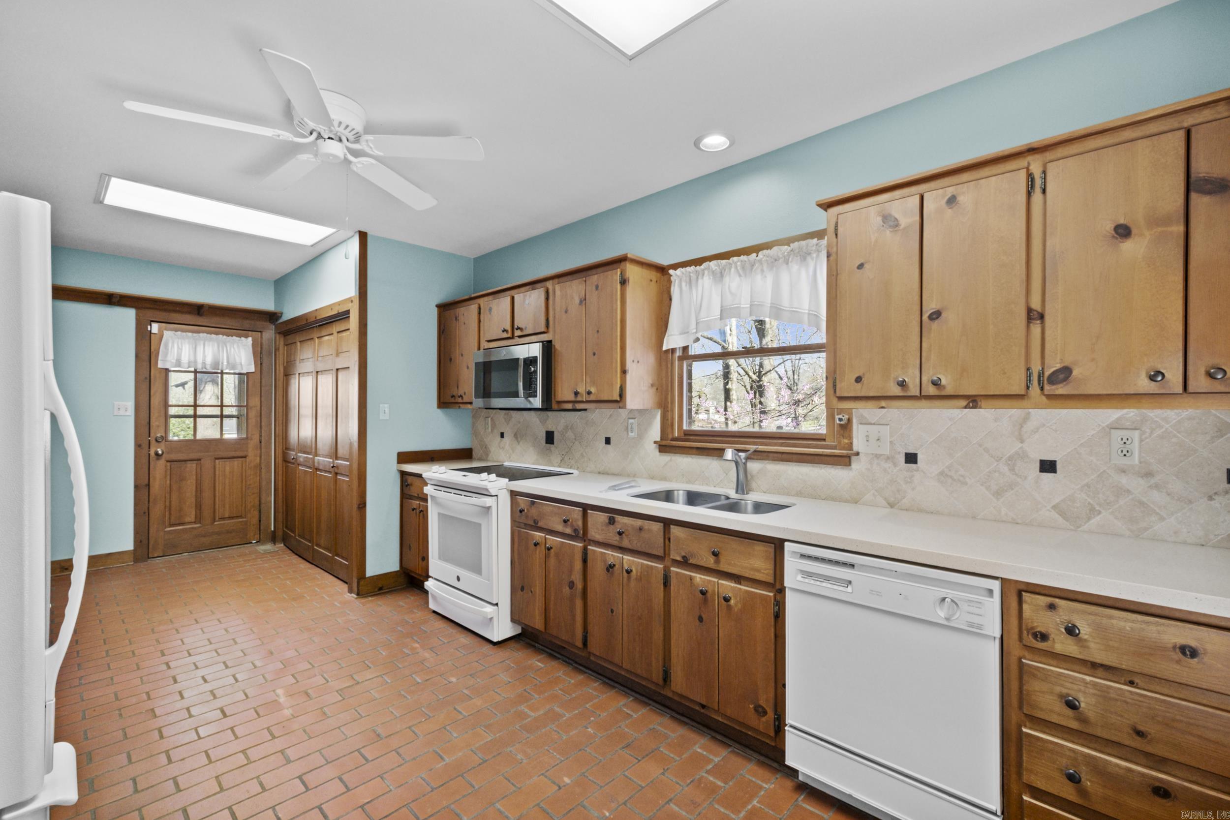 1204 North Point Lane Property Photo 12