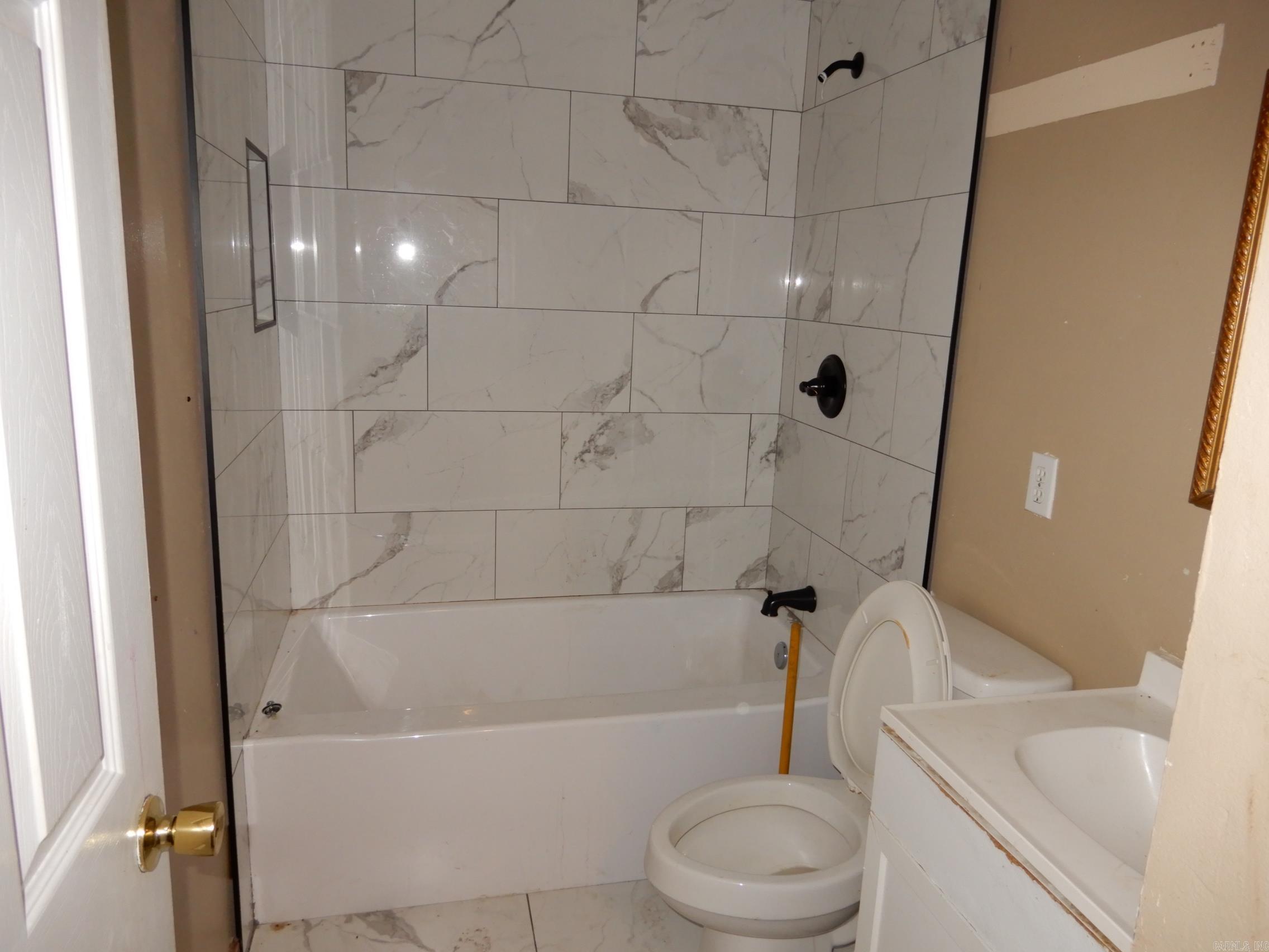 901 West Property Photo 19