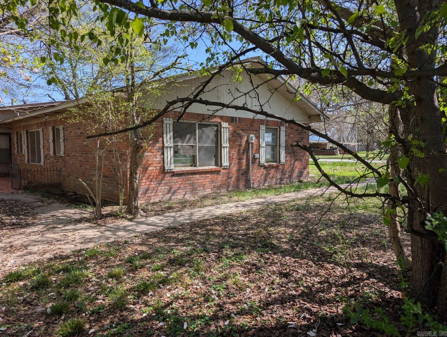 405 W Jackson Property Photo 3