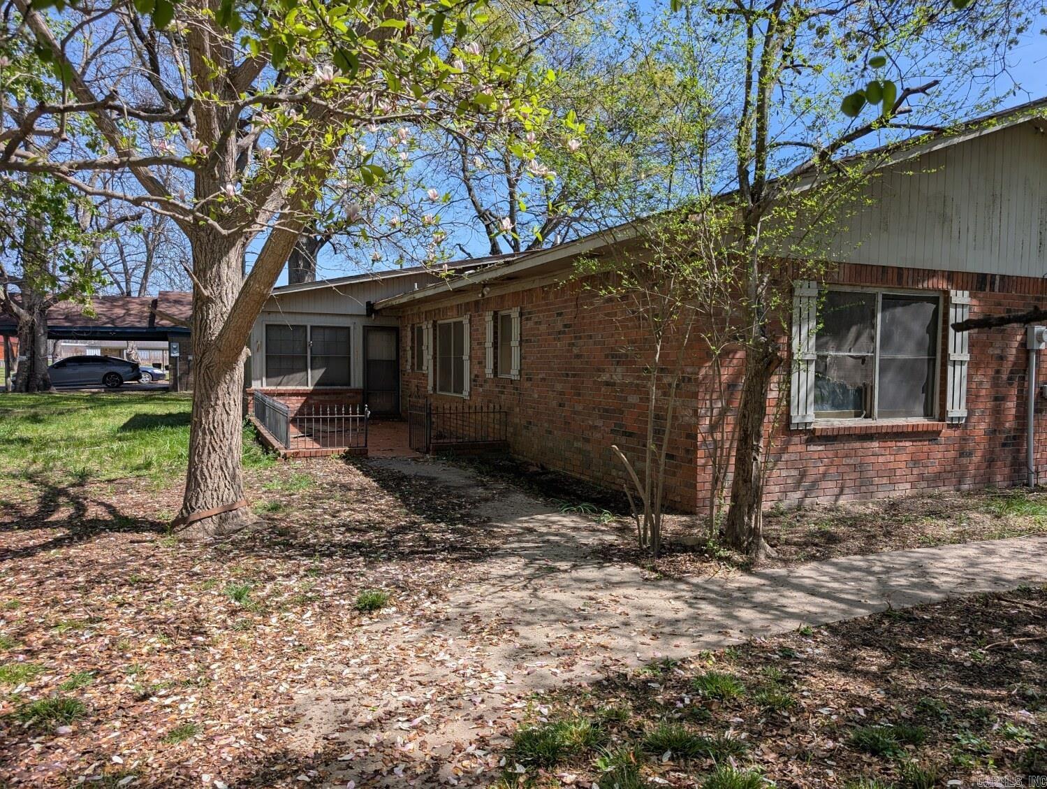 405 W Jackson Property Photo 4