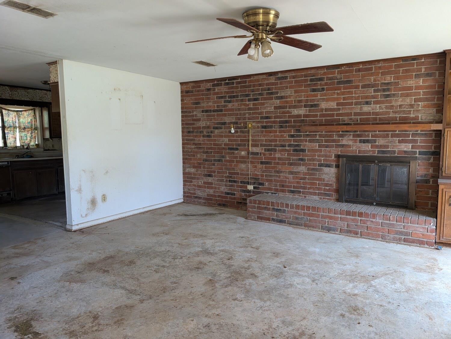 405 W Jackson Property Photo 5