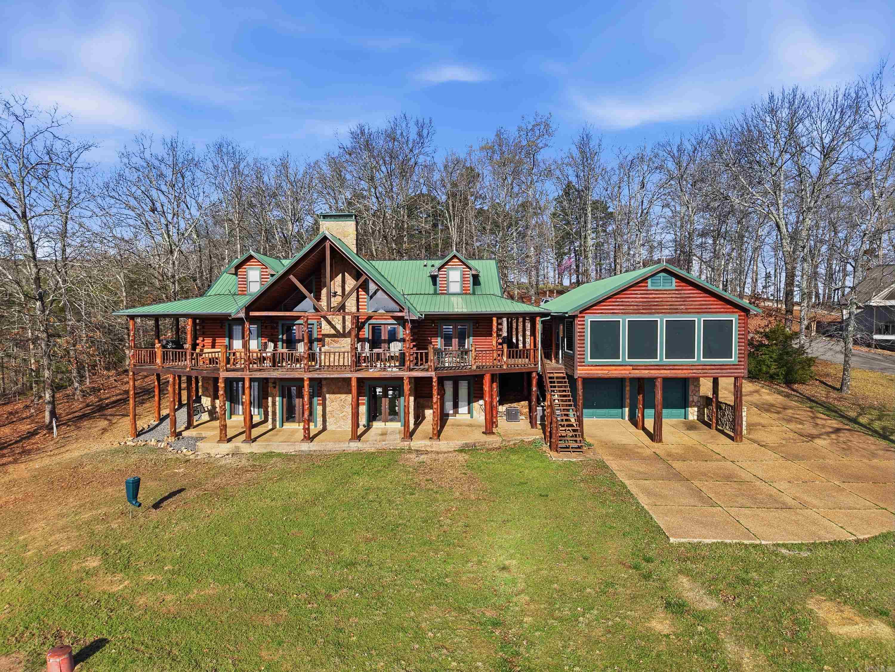 780 Watersedge Dr. Property Photo 1