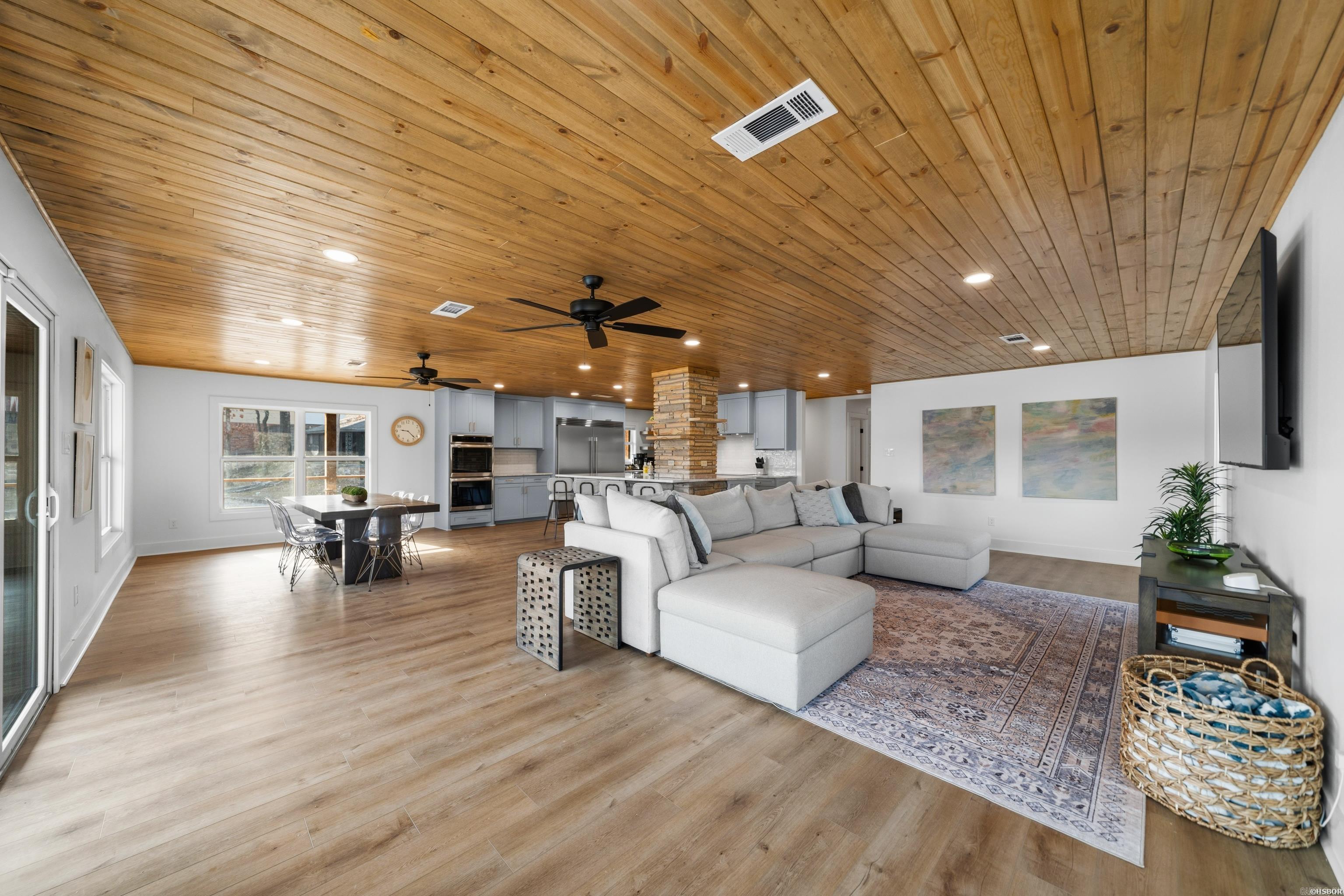 186 Riverside Drive Property Photo 12