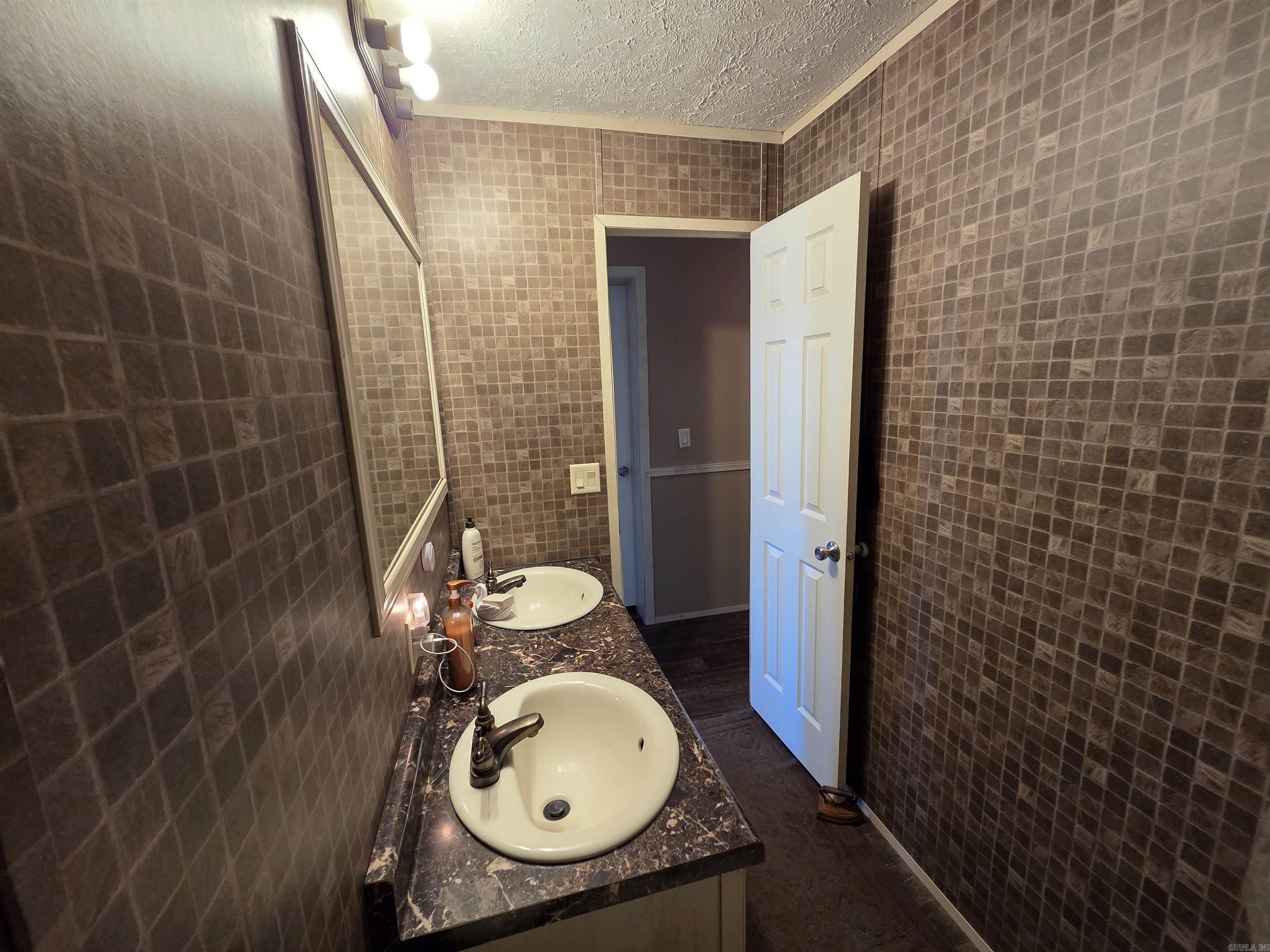 2102 Lake Shore Lane Property Photo 24
