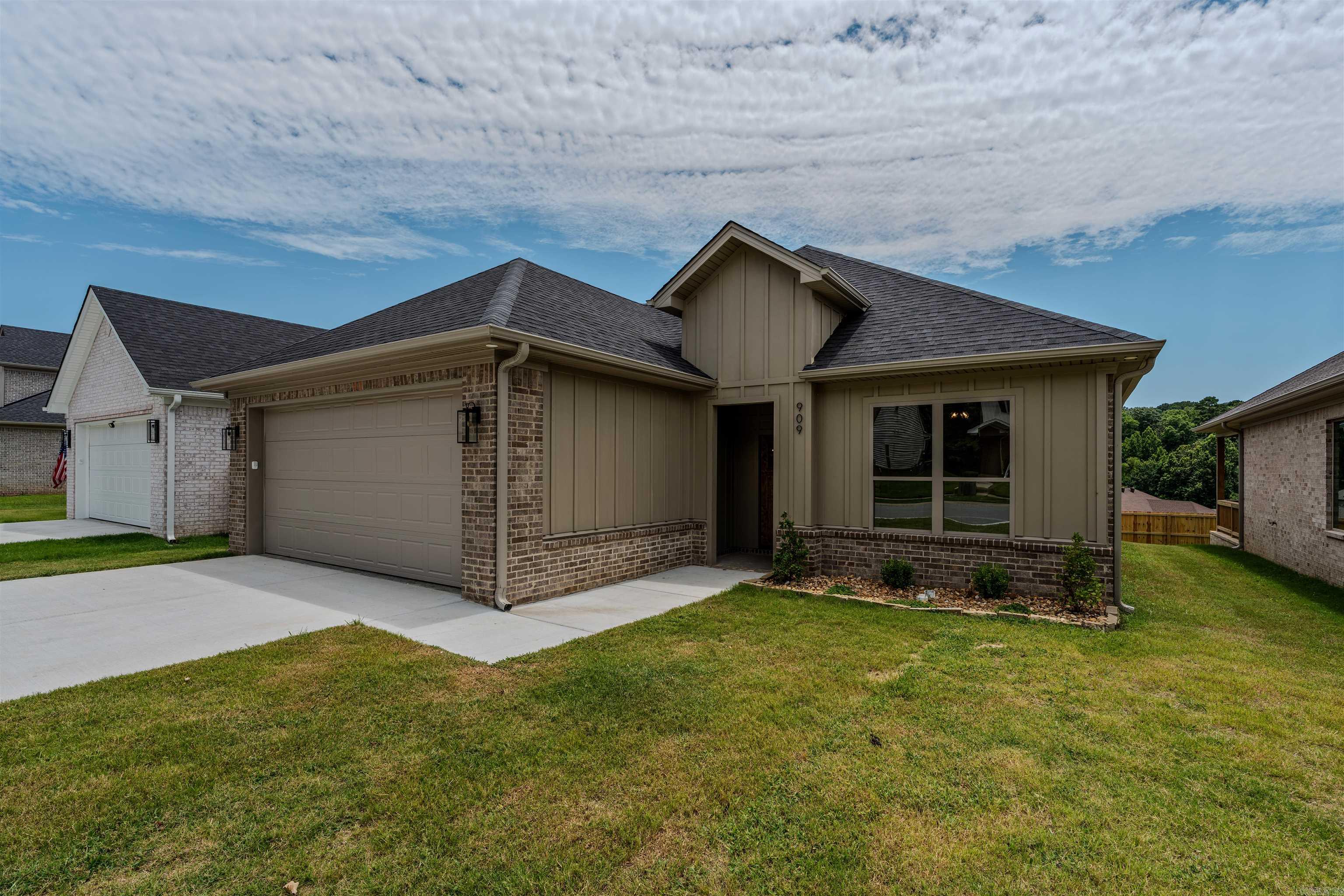 909 Grand Teton Property Photo 4