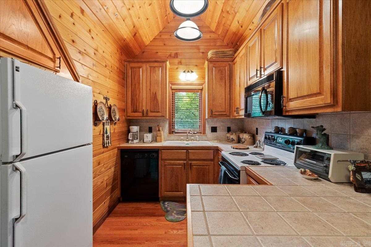 100 Trout Way Property Photo 32