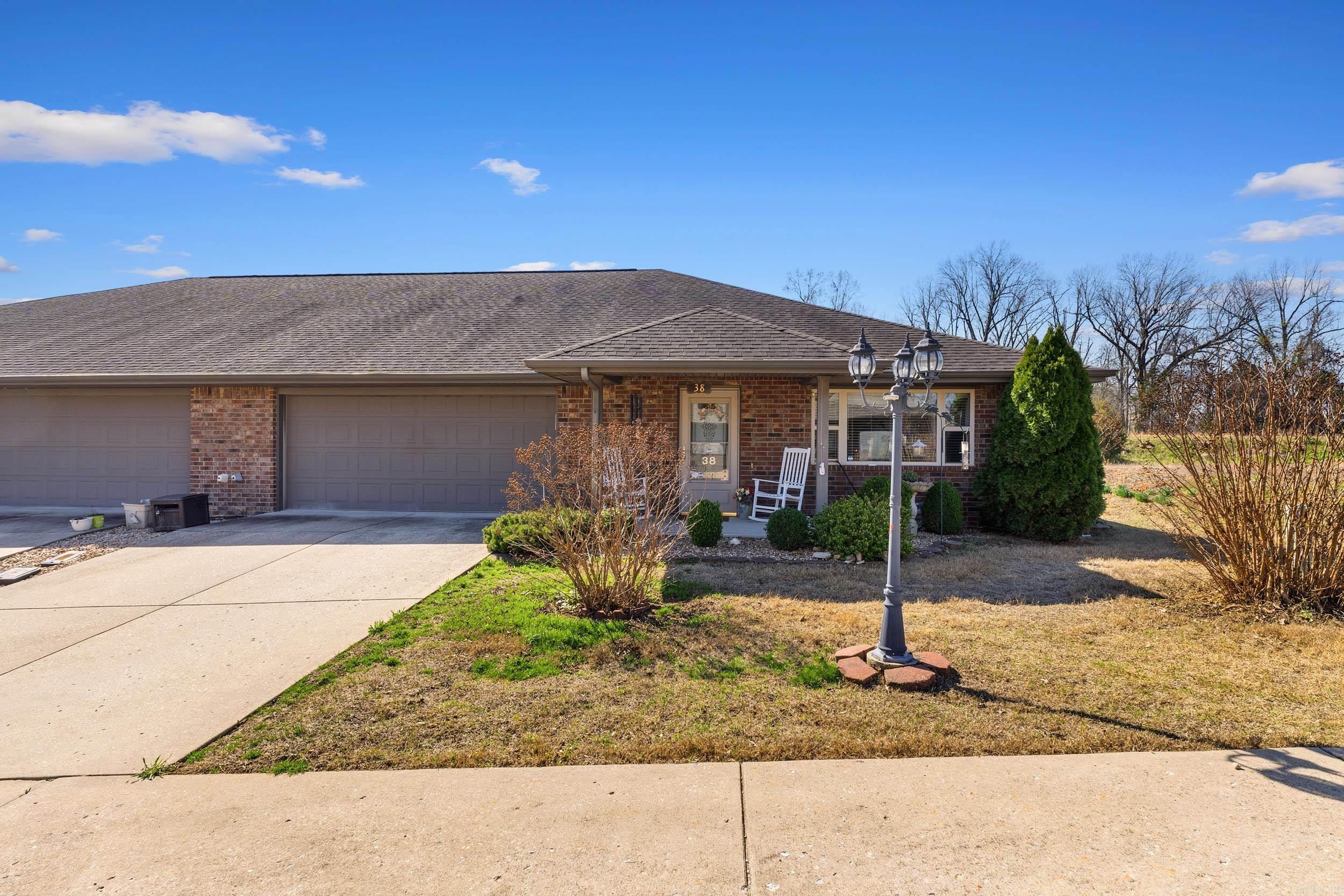 38 Devonshire Circle Property Photo 1