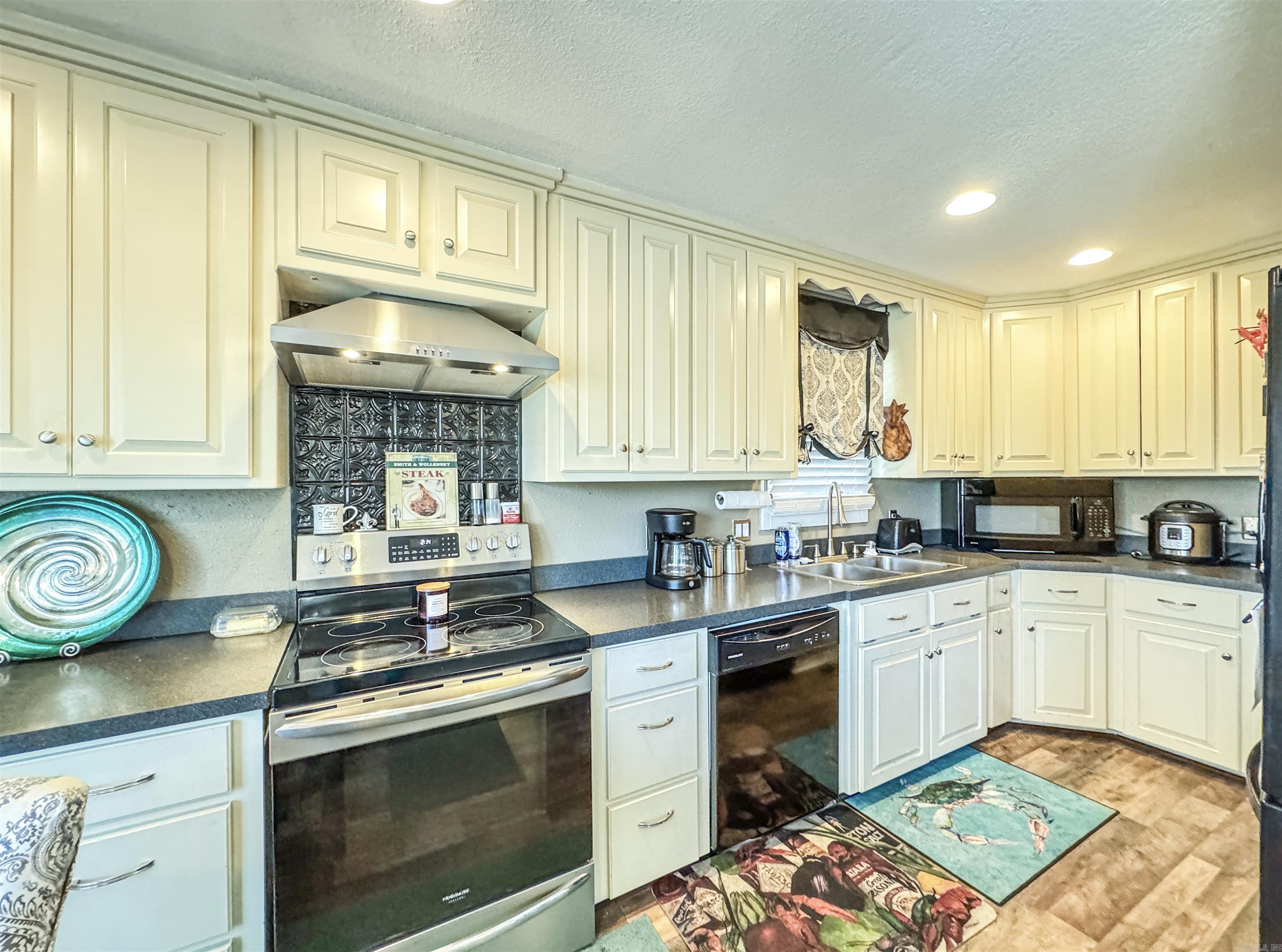 1 Plana Place Property Photo 7