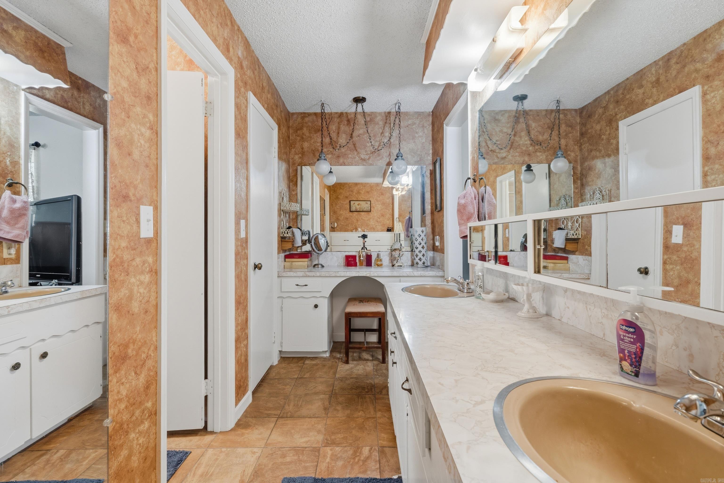 1215 Mary Drive Property Photo 25