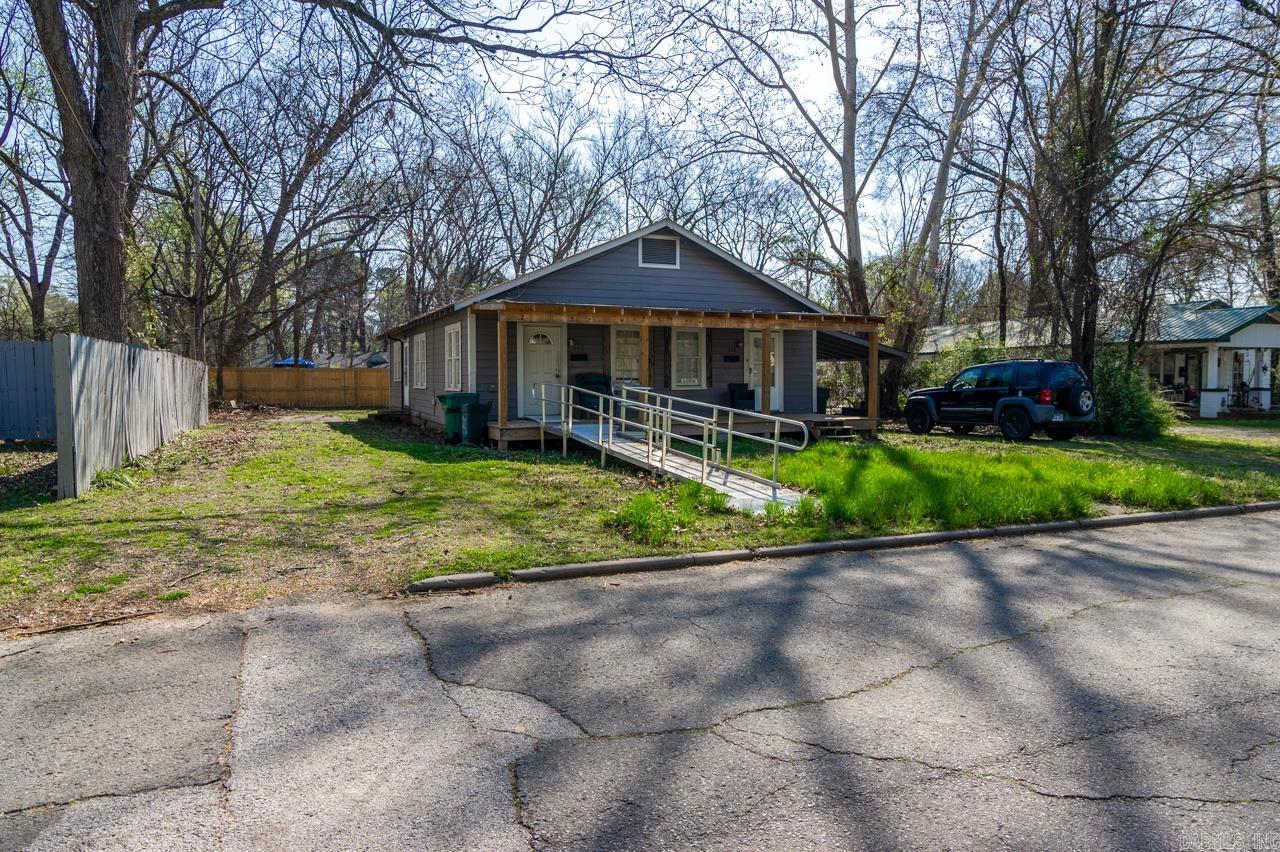 240 Ash Street Property Photo 3
