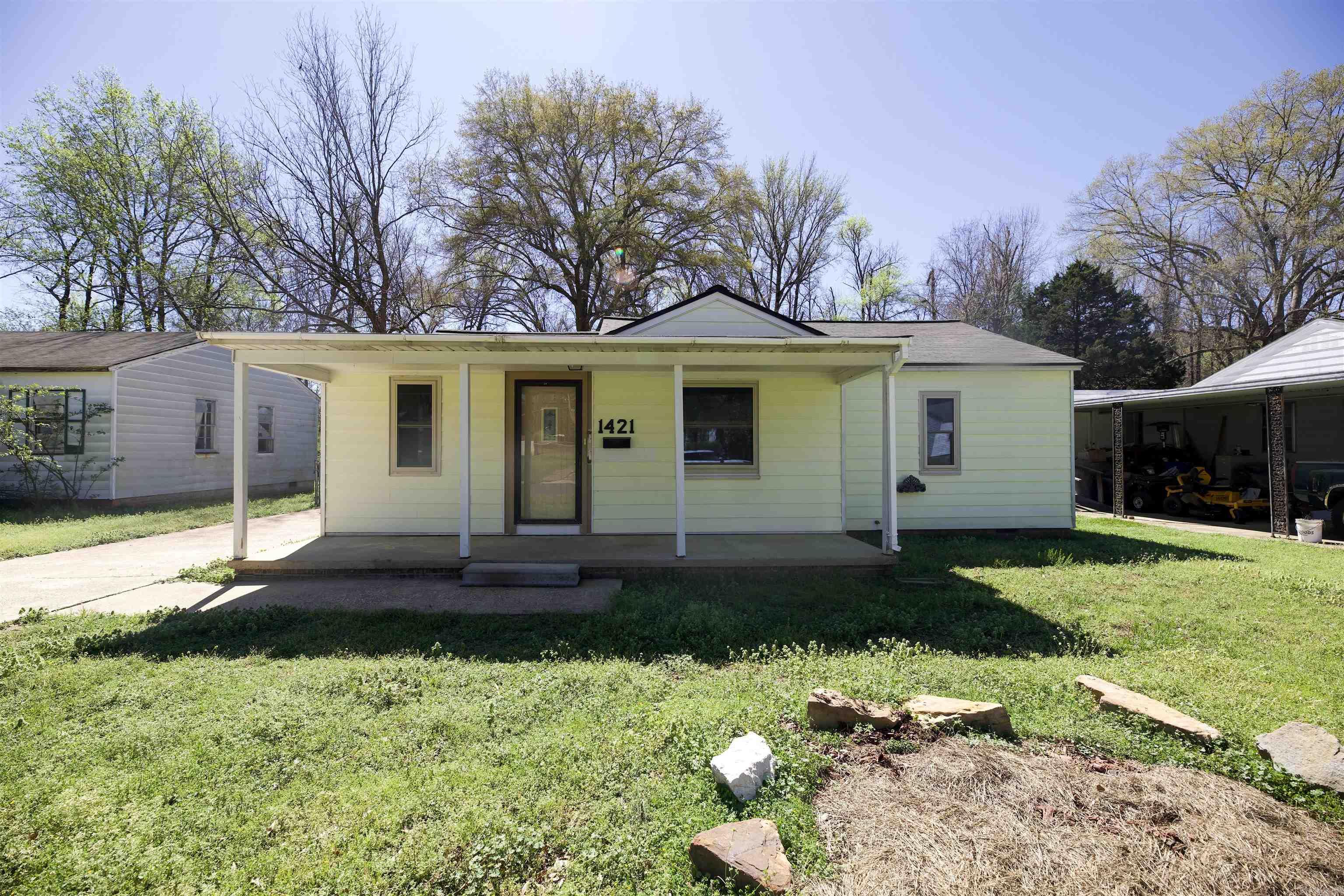 1421 Scotia St Property Photo 1