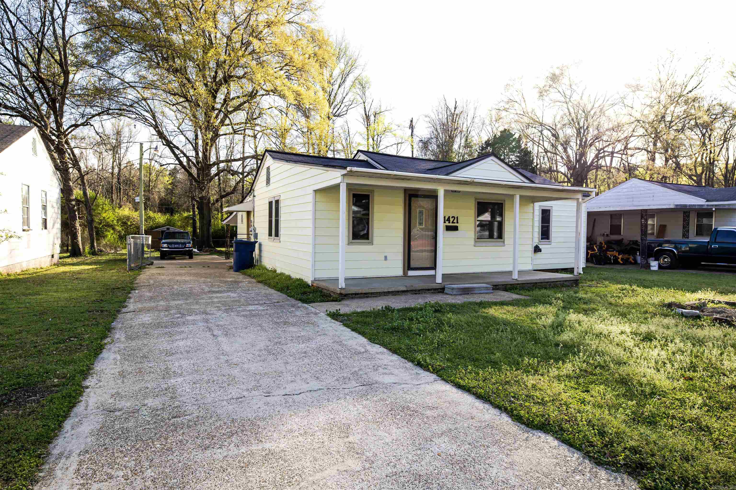 1421 Scotia St Property Photo 4