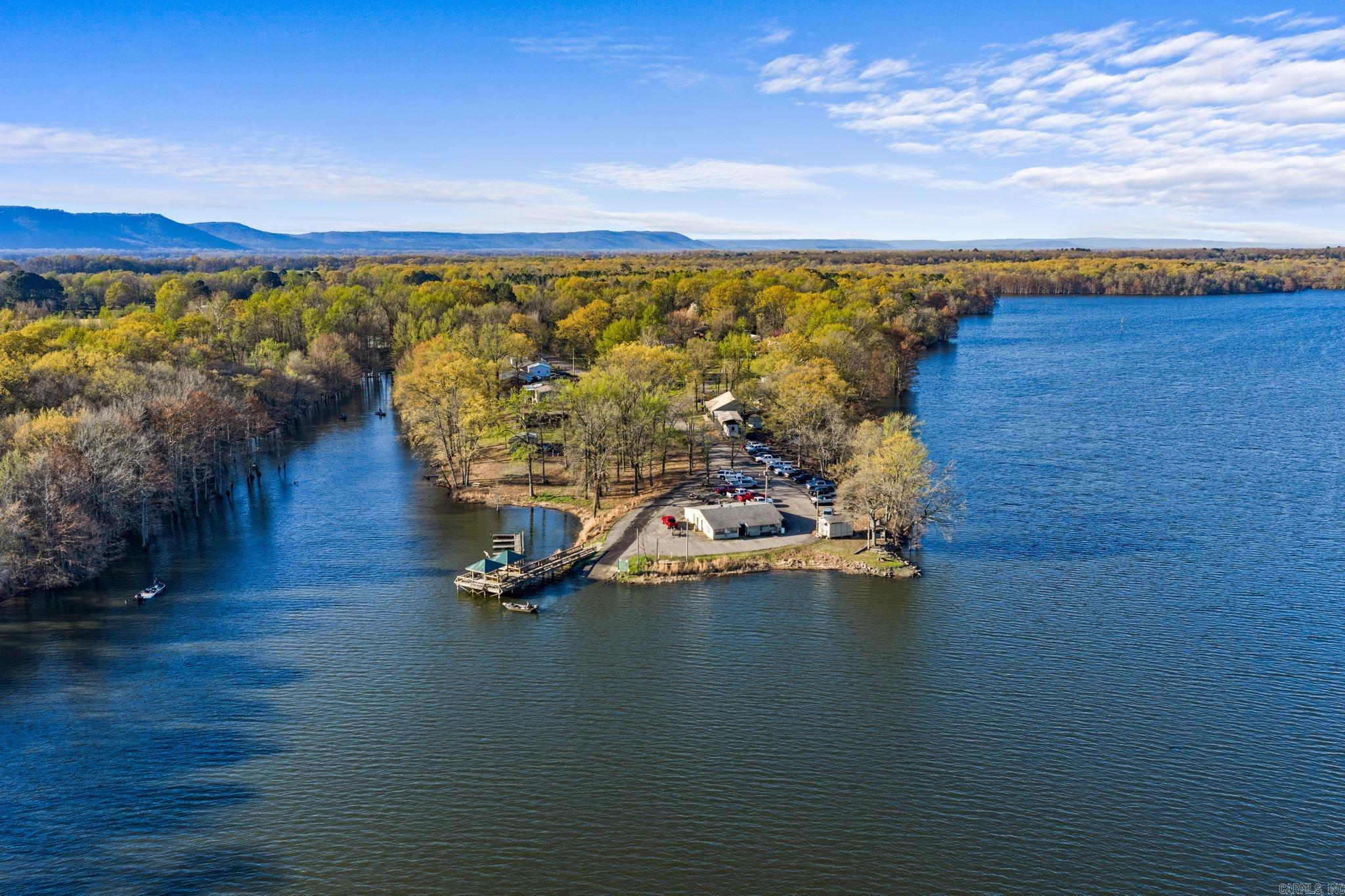 400 Lucky Landing Property Photo 2