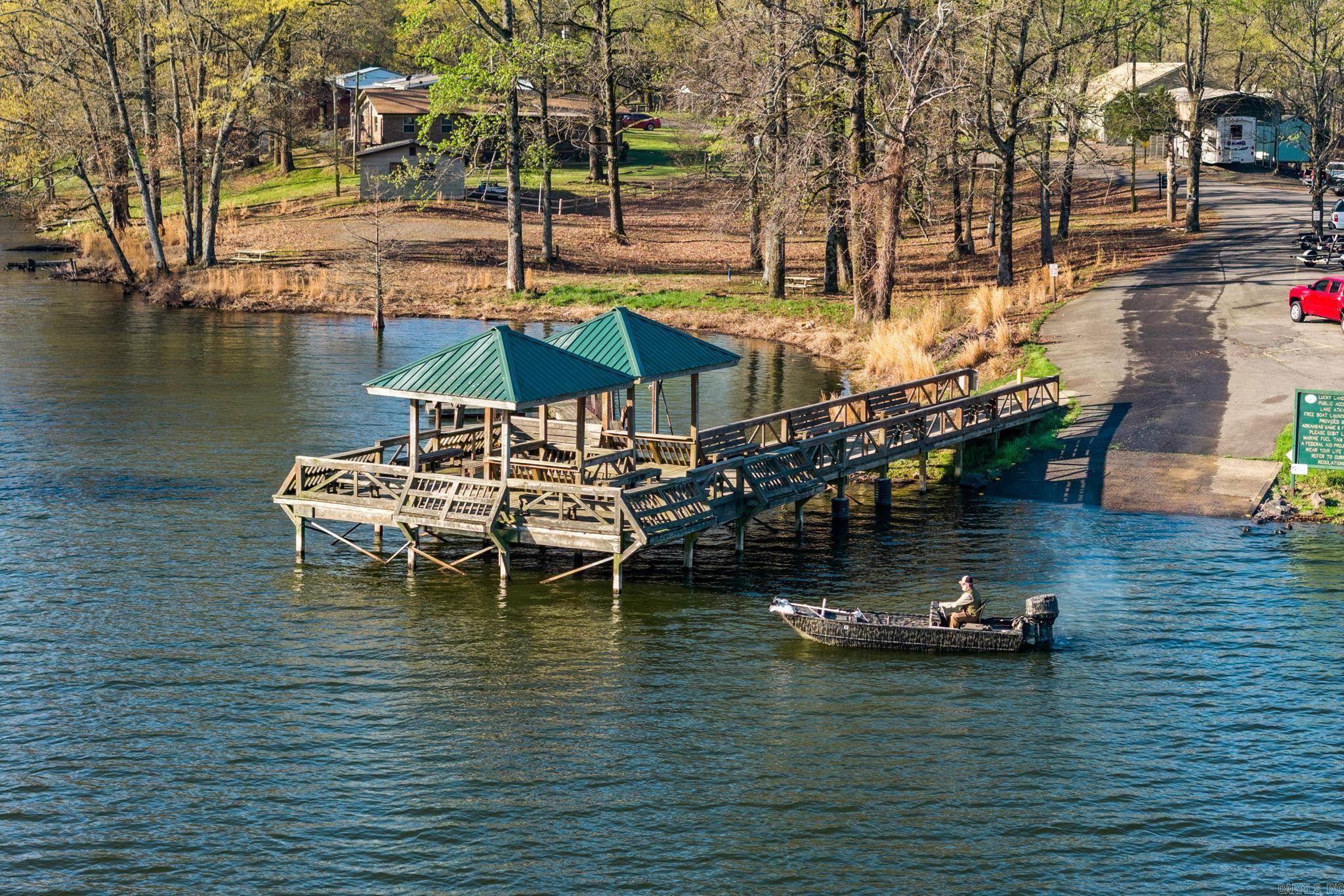 400 Lucky Landing Property Photo 3