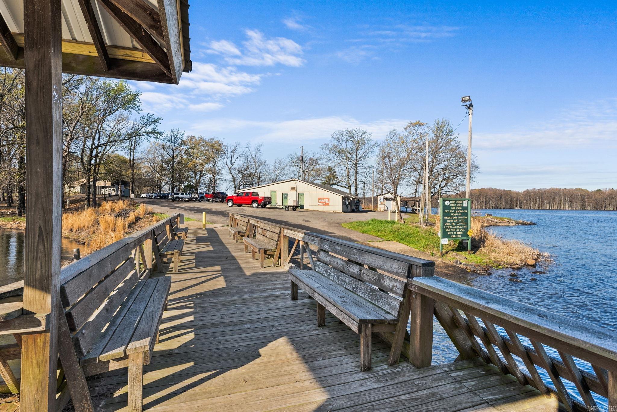 400 Lucky Landing Property Photo 4