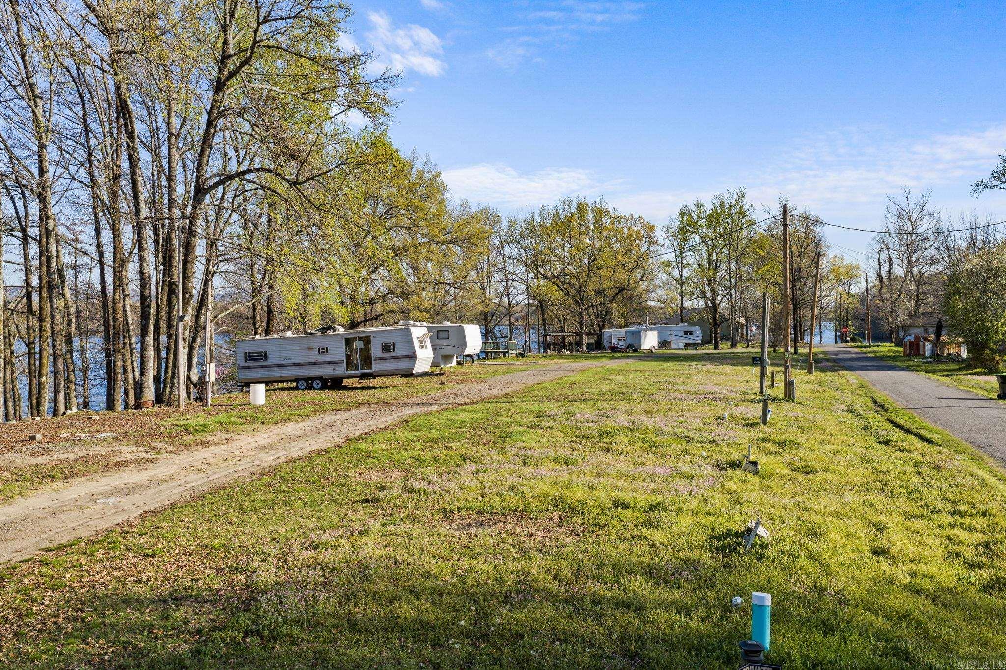 400 Lucky Landing Property Photo 6