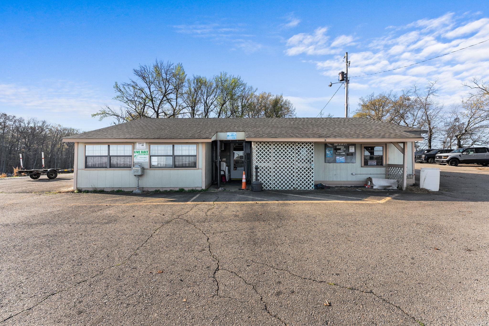 400 Lucky Landing Property Photo 7
