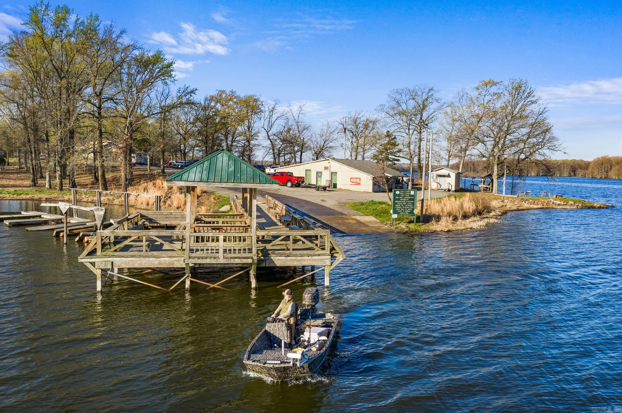 400 Lucky Landing Property Photo 10