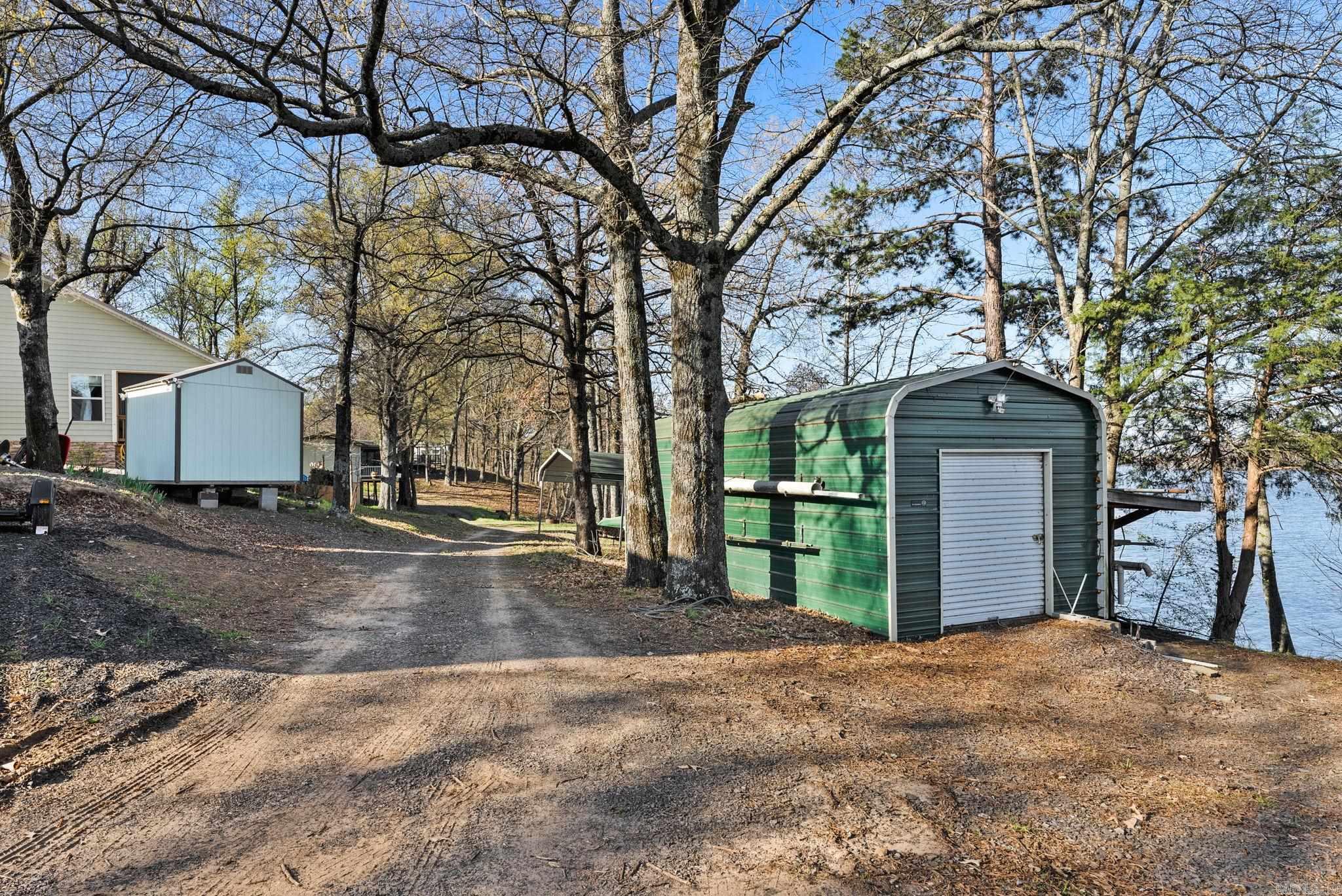 400 Lucky Landing Property Photo 15