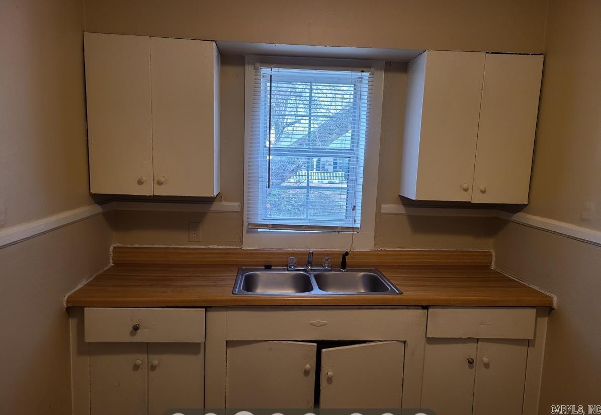 1805 Goodwin Avenue Property Photo 3