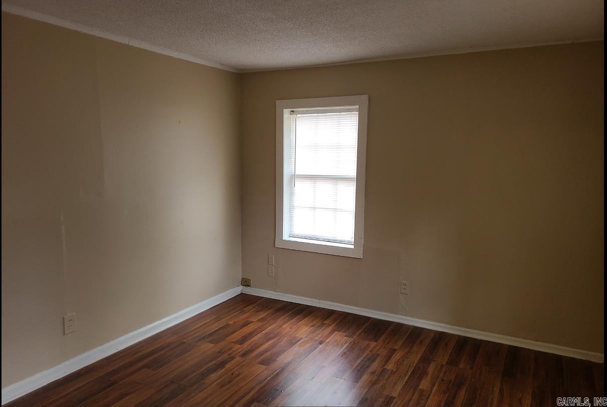 1805 Goodwin Avenue Property Photo 4