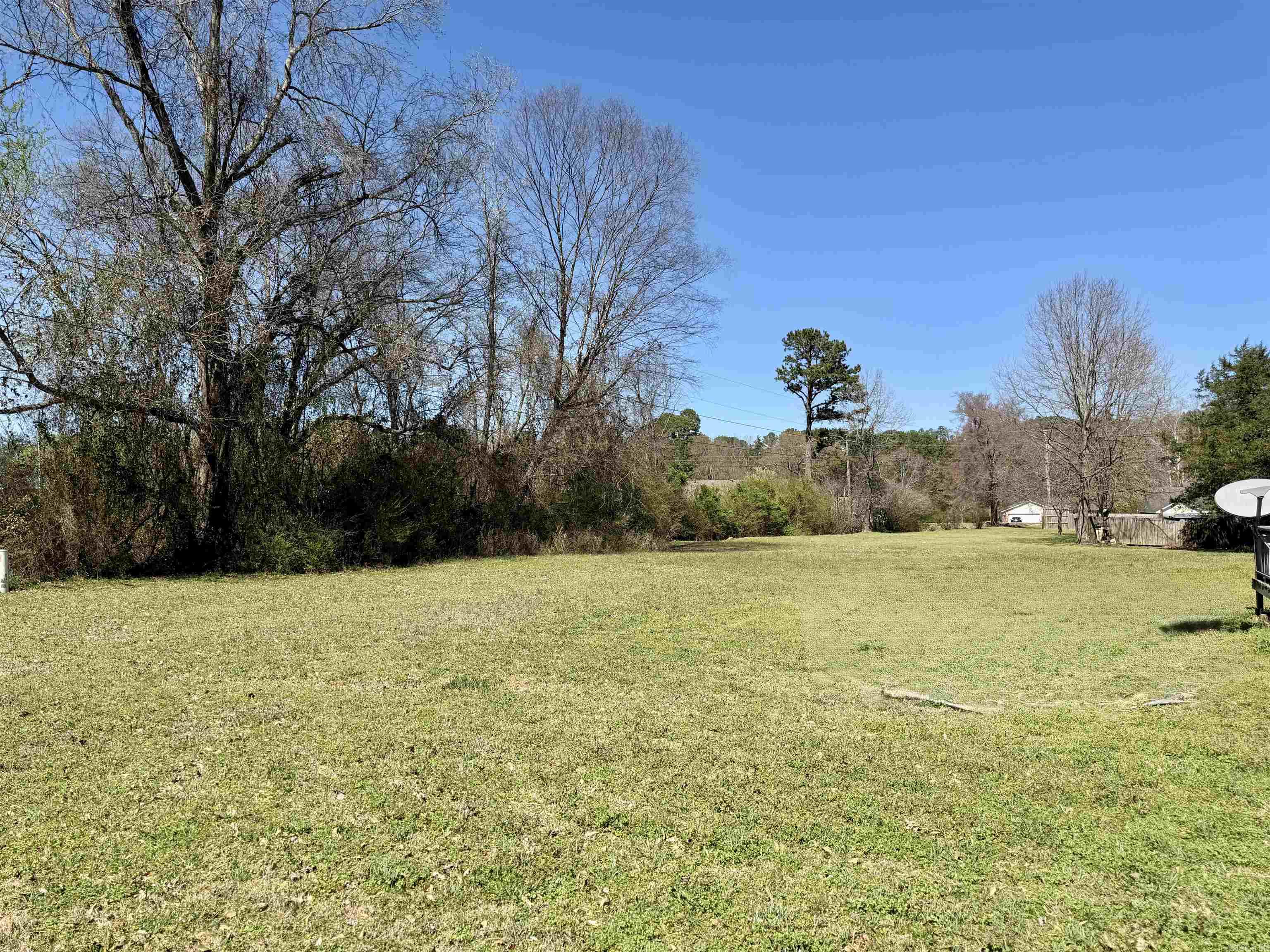 196 Angela Dr Property Photo 5