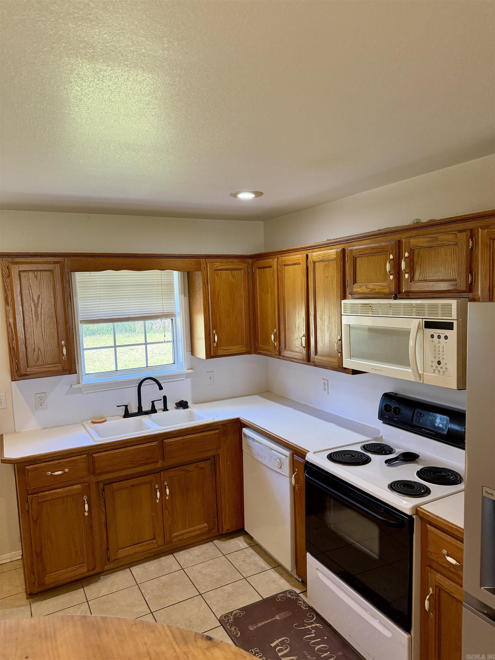 196 Angela Dr Property Photo 6