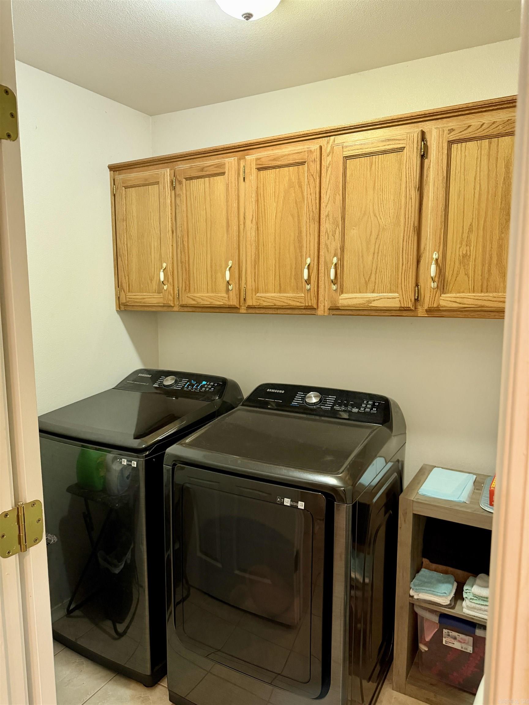 196 Angela Dr Property Photo 16