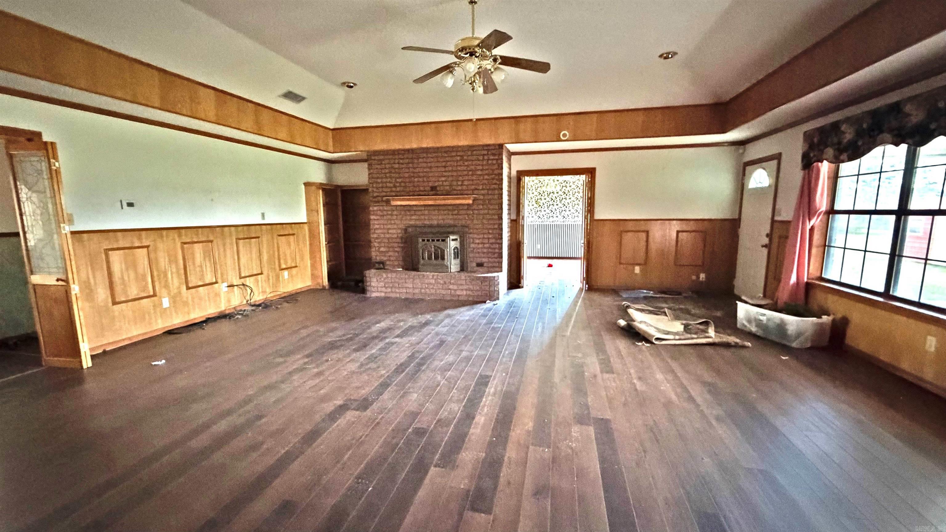766 County Rd 1229 Property Photo 2