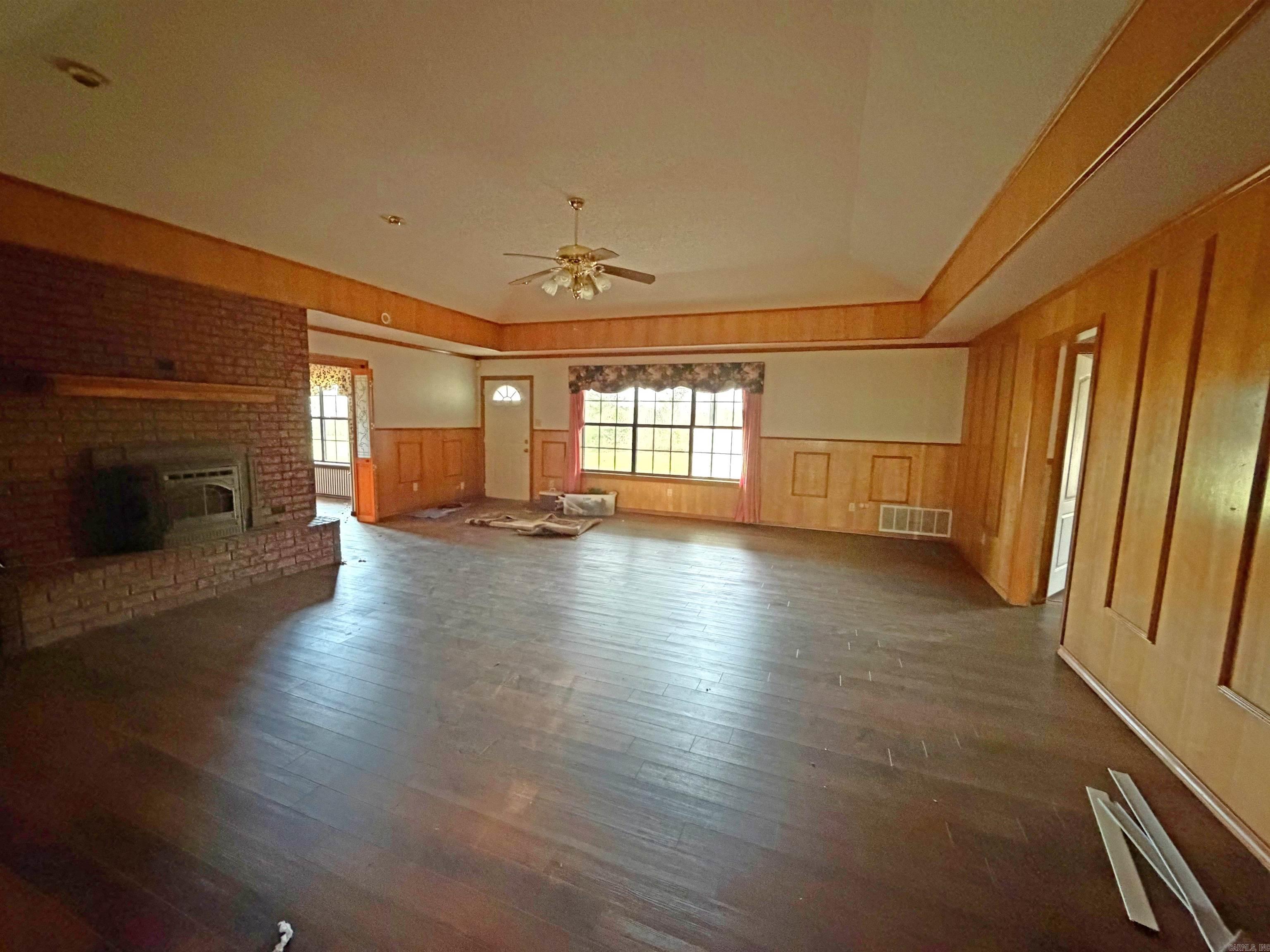 766 County Rd 1229 Property Photo 4