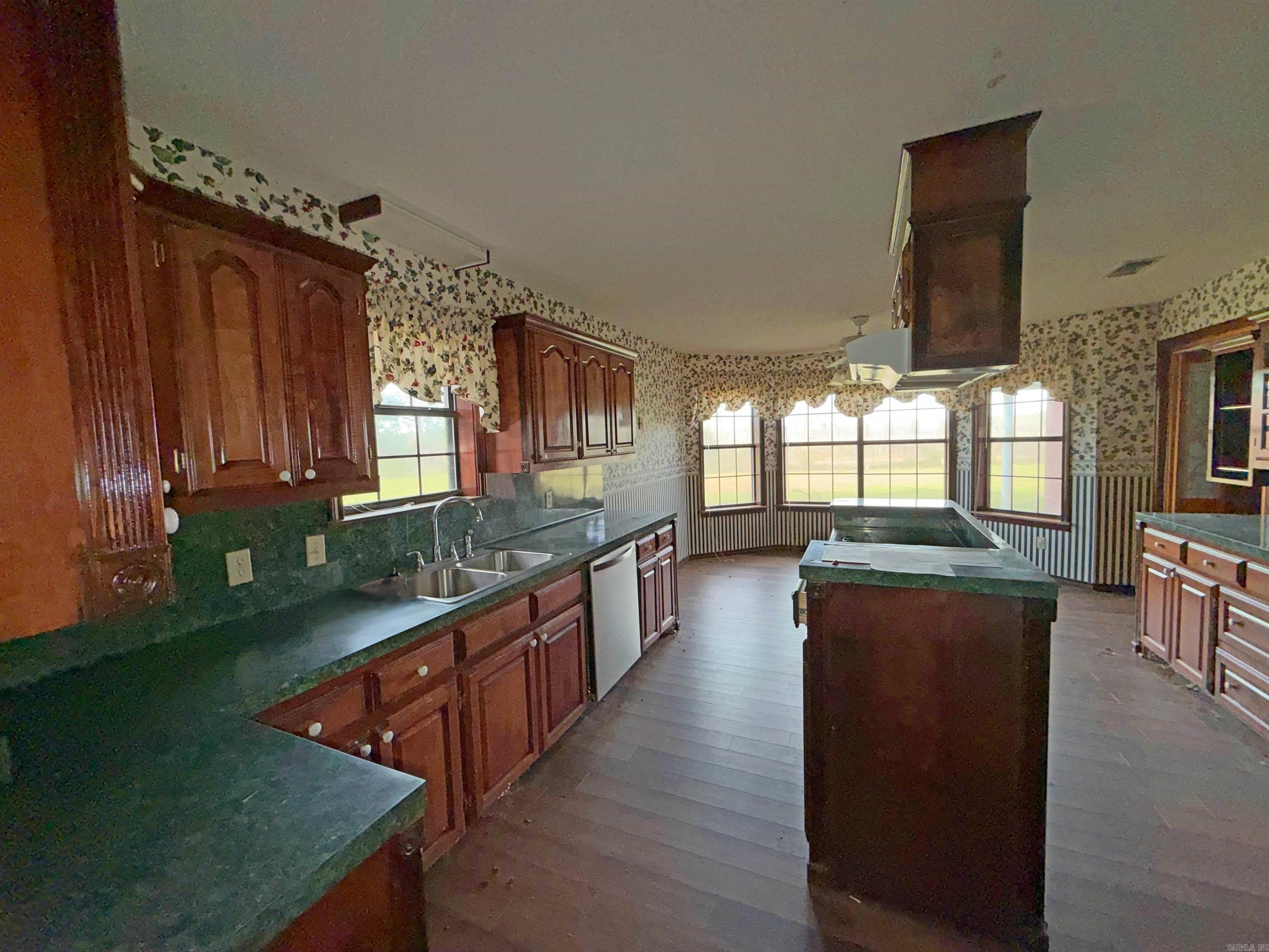 766 County Rd 1229 Property Photo 8