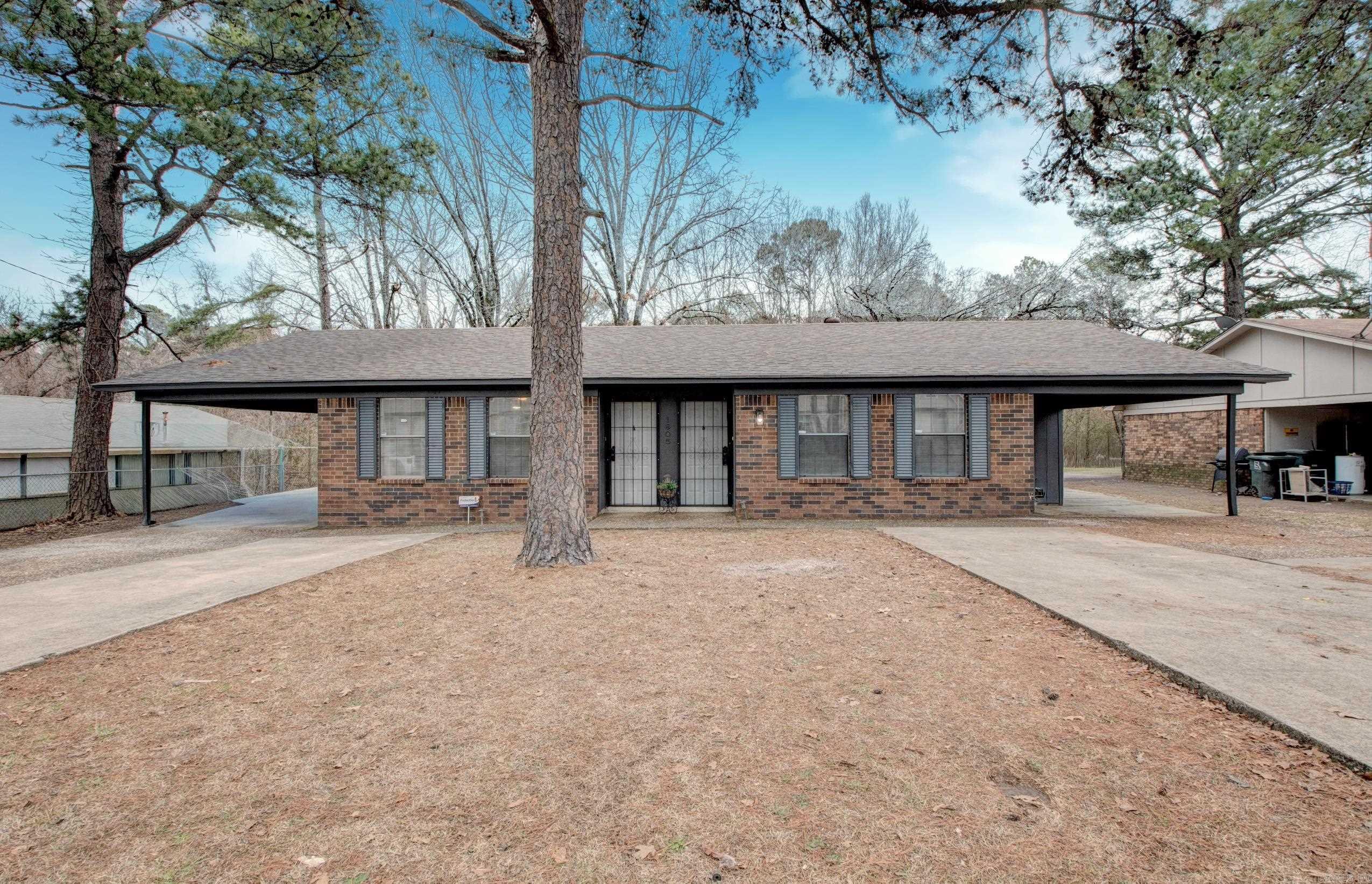 1905 Labette Manor Drive Property Photo 1