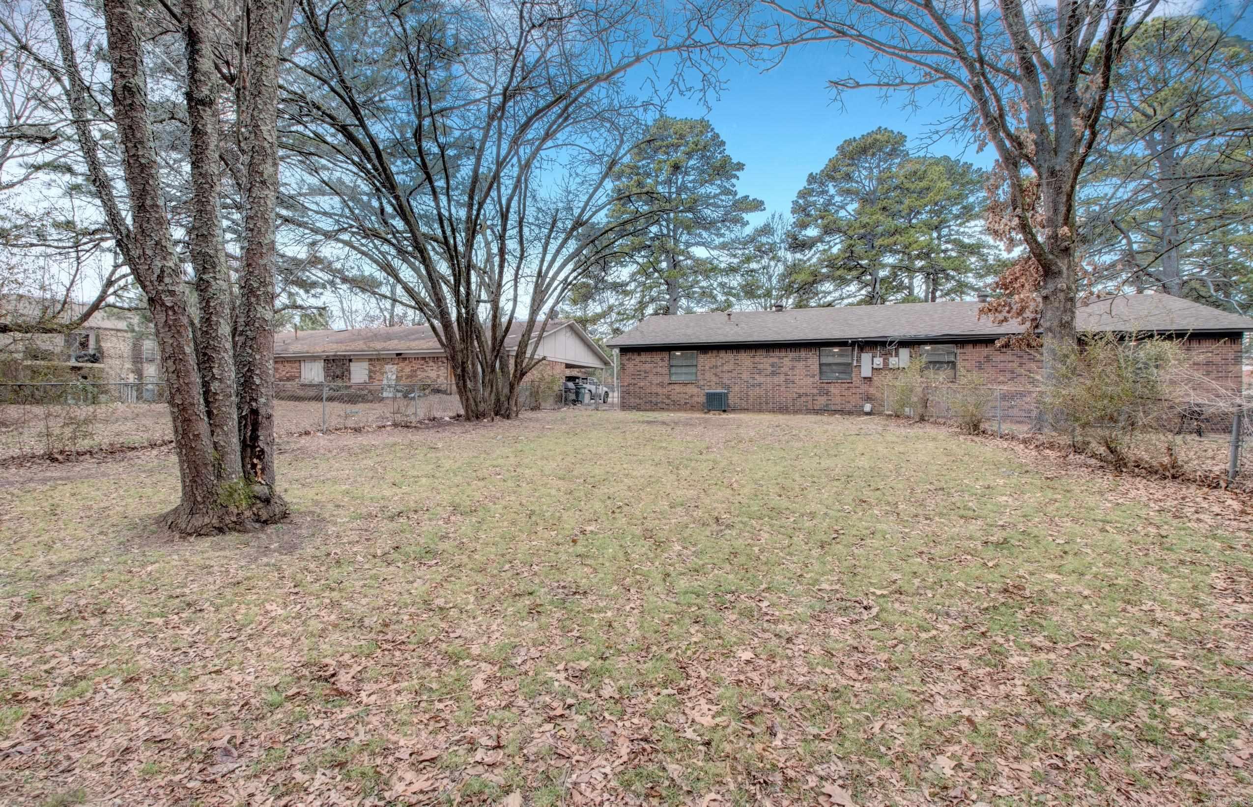 1905 Labette Manor Drive Property Photo 2