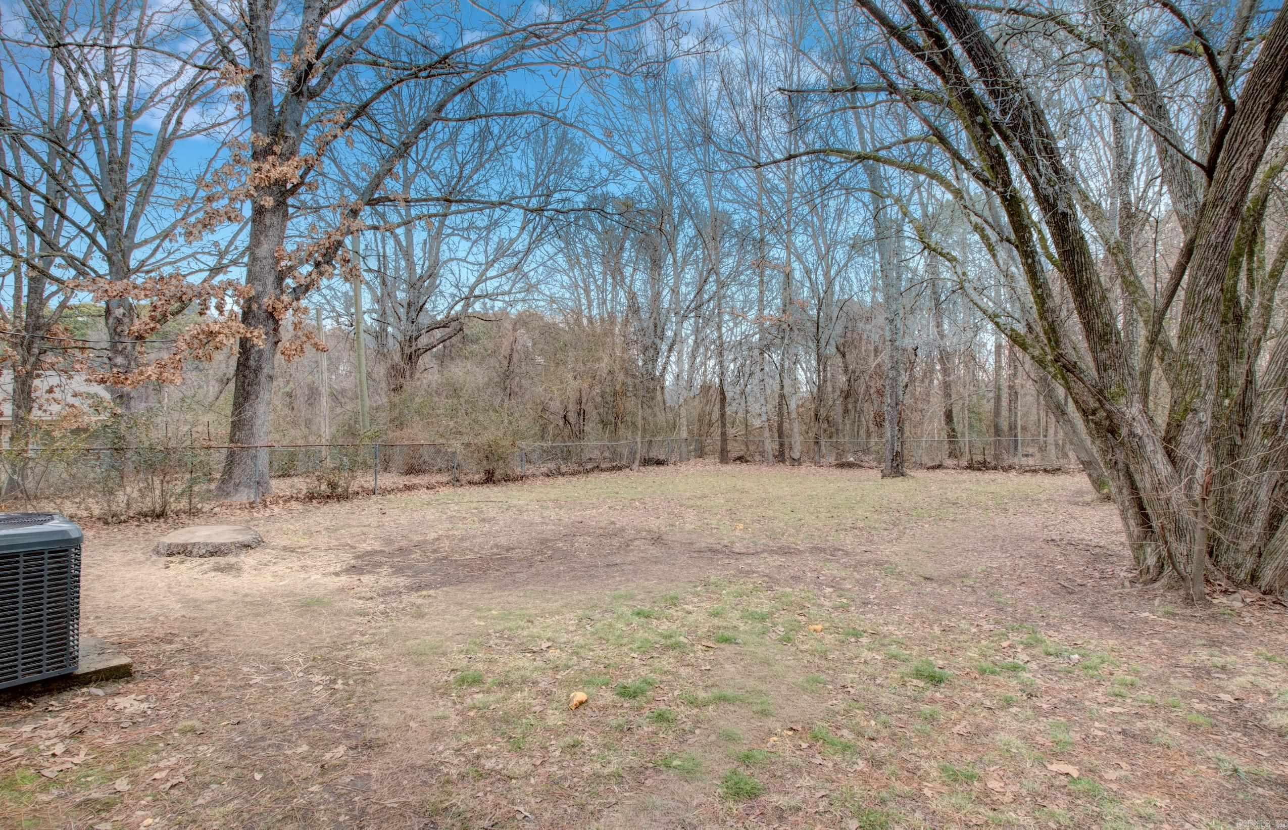 1905 Labette Manor Drive Property Photo 3