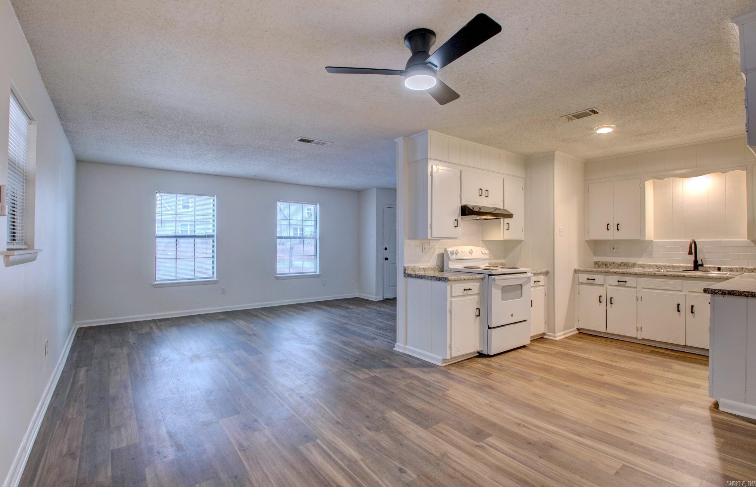 1905 Labette Manor Drive Property Photo 8