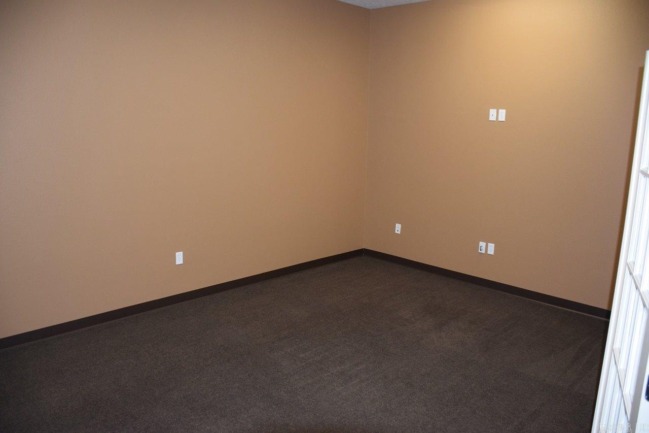 703-717 W Beebe Capps Expressway Property Photo 24