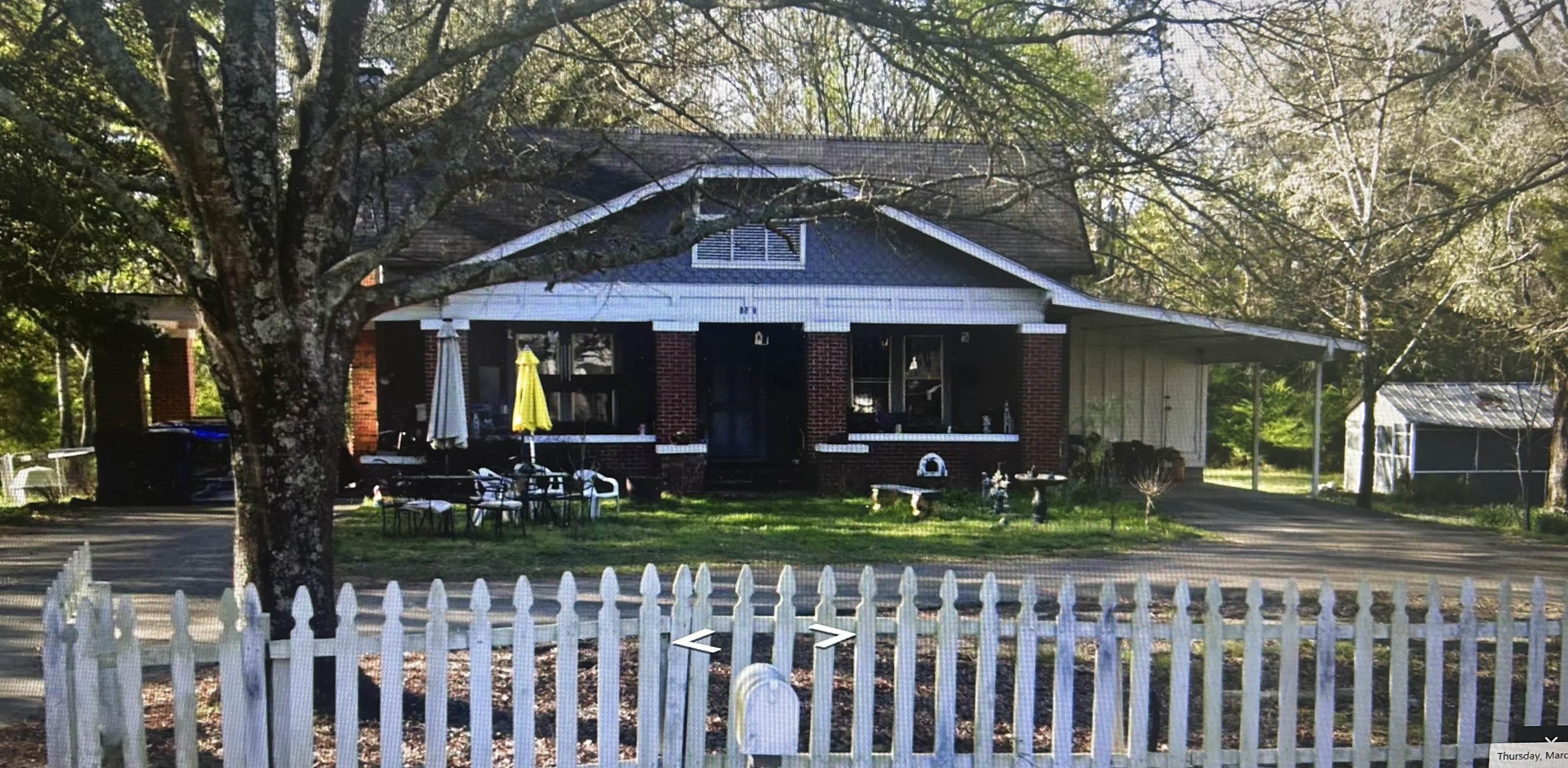 1005 Elm St Property Photo 1