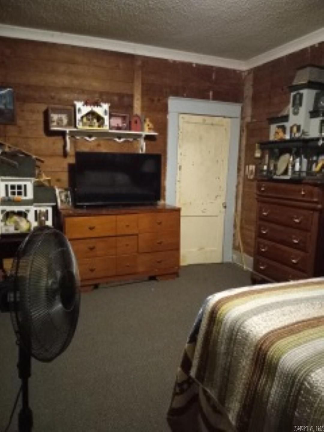 1005 Elm St Property Photo 4