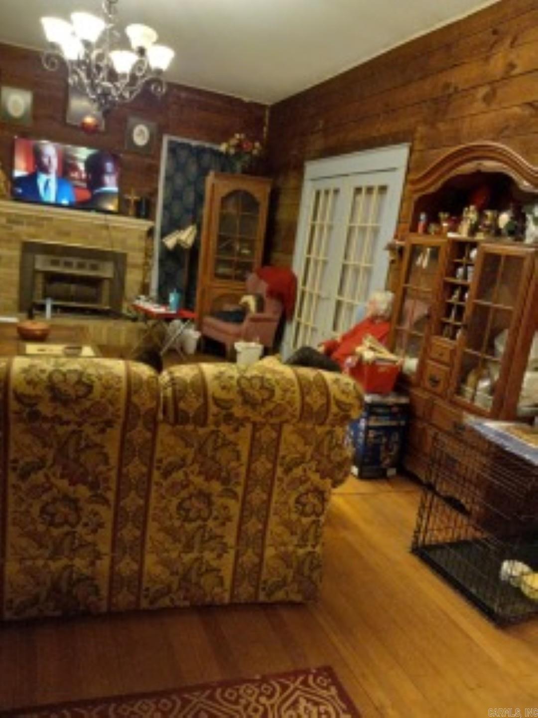 1005 Elm St Property Photo 7