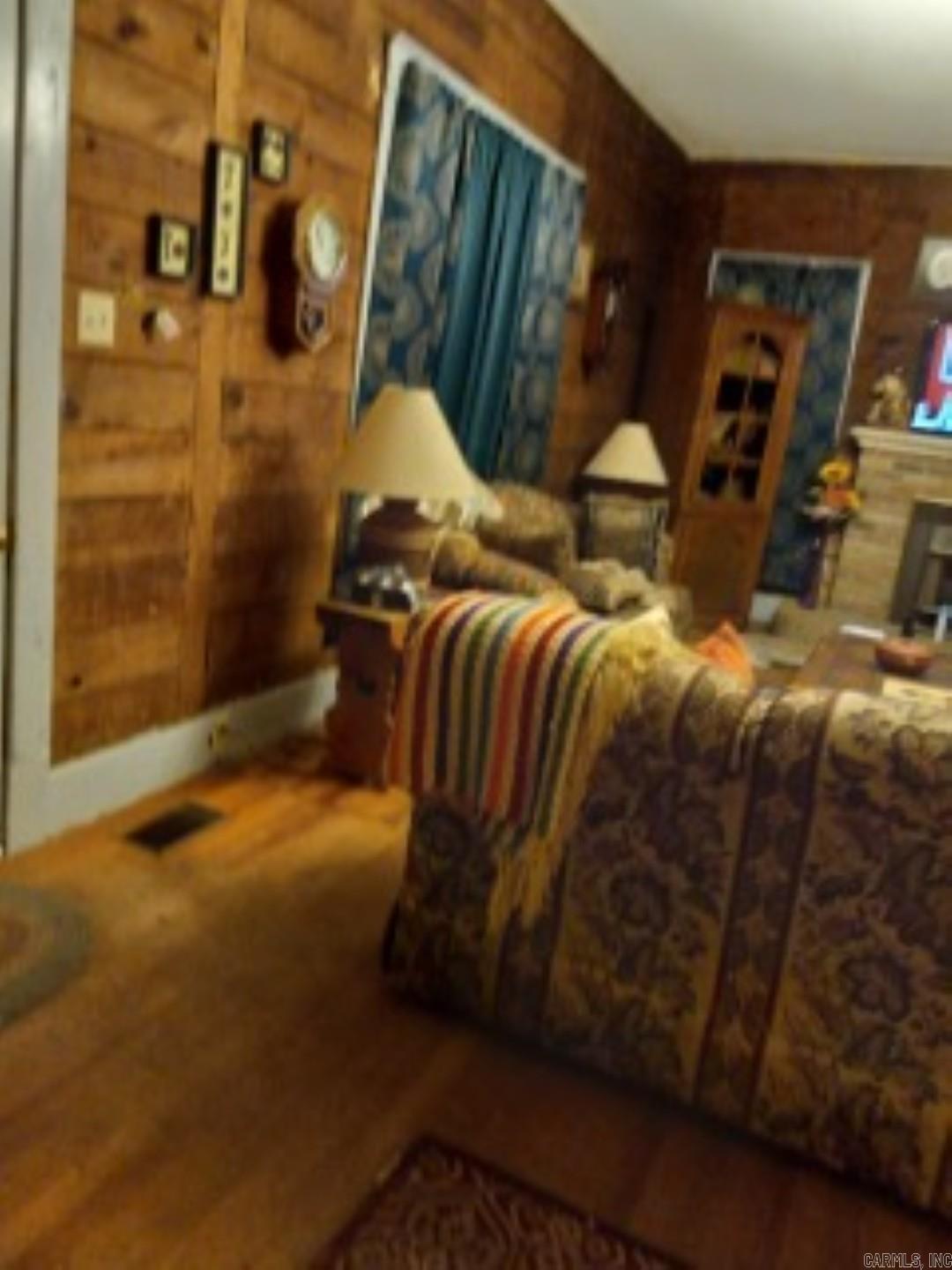 1005 Elm St Property Photo 8