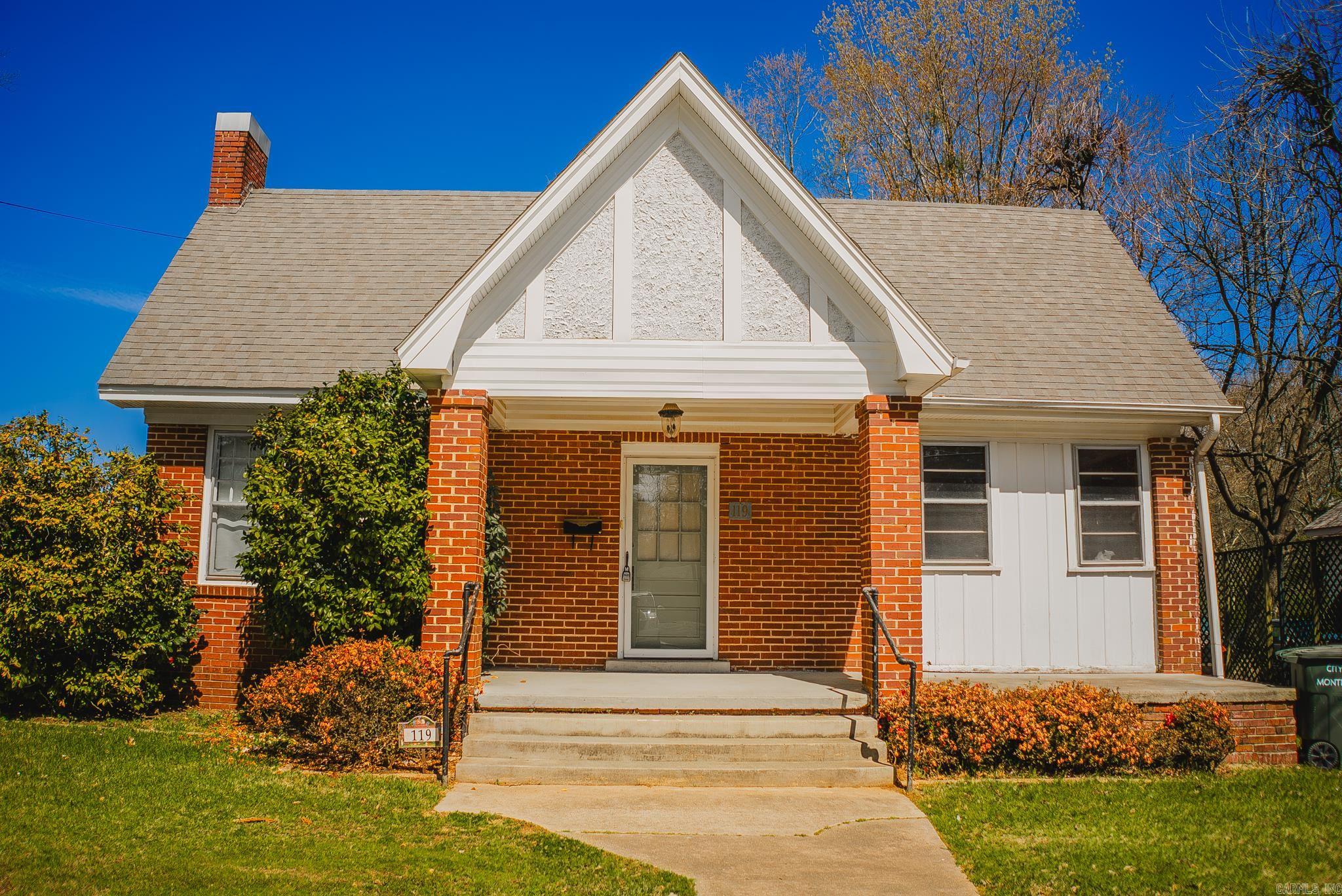119 E College Street Property Photo 1