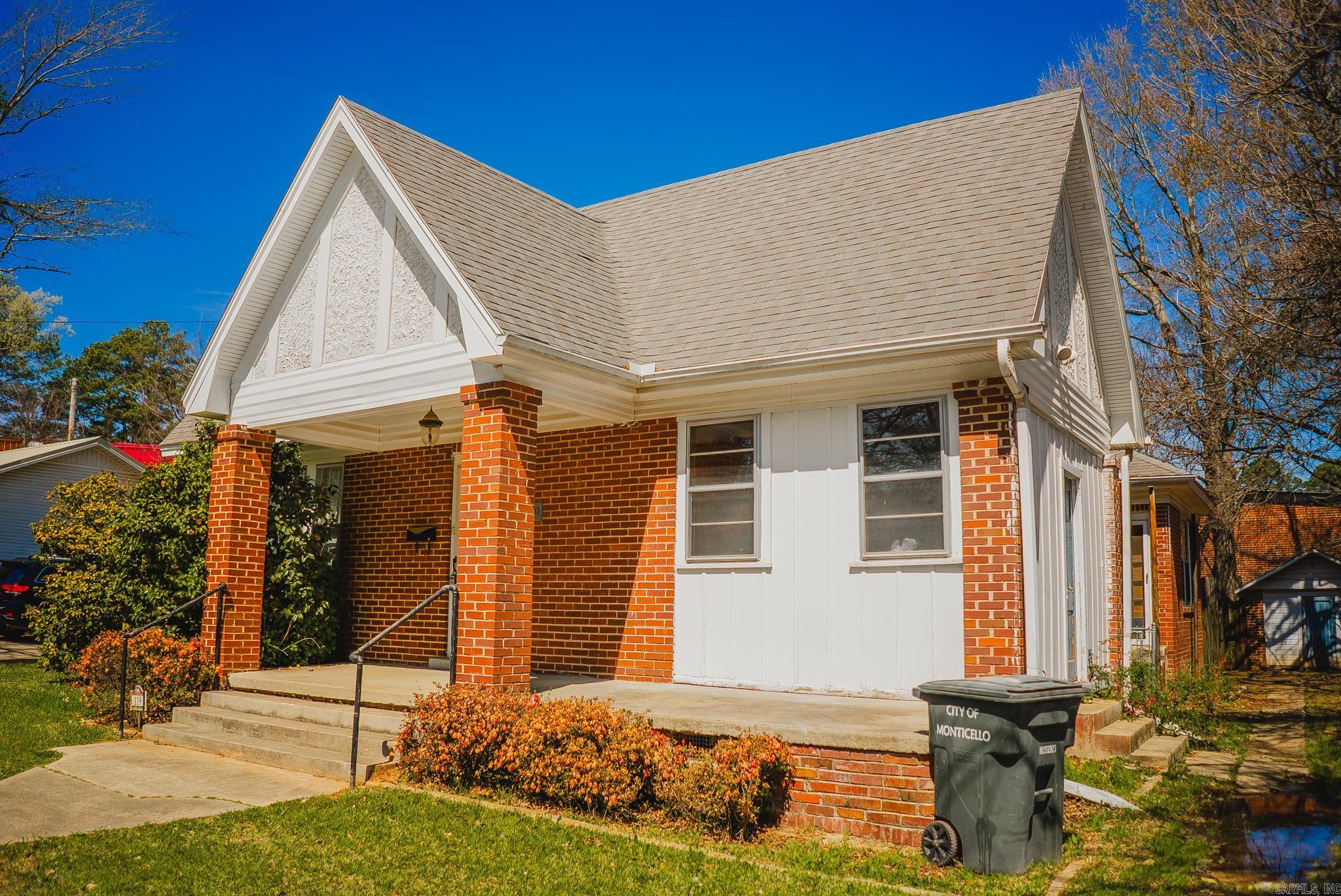 119 E College Street Property Photo 2