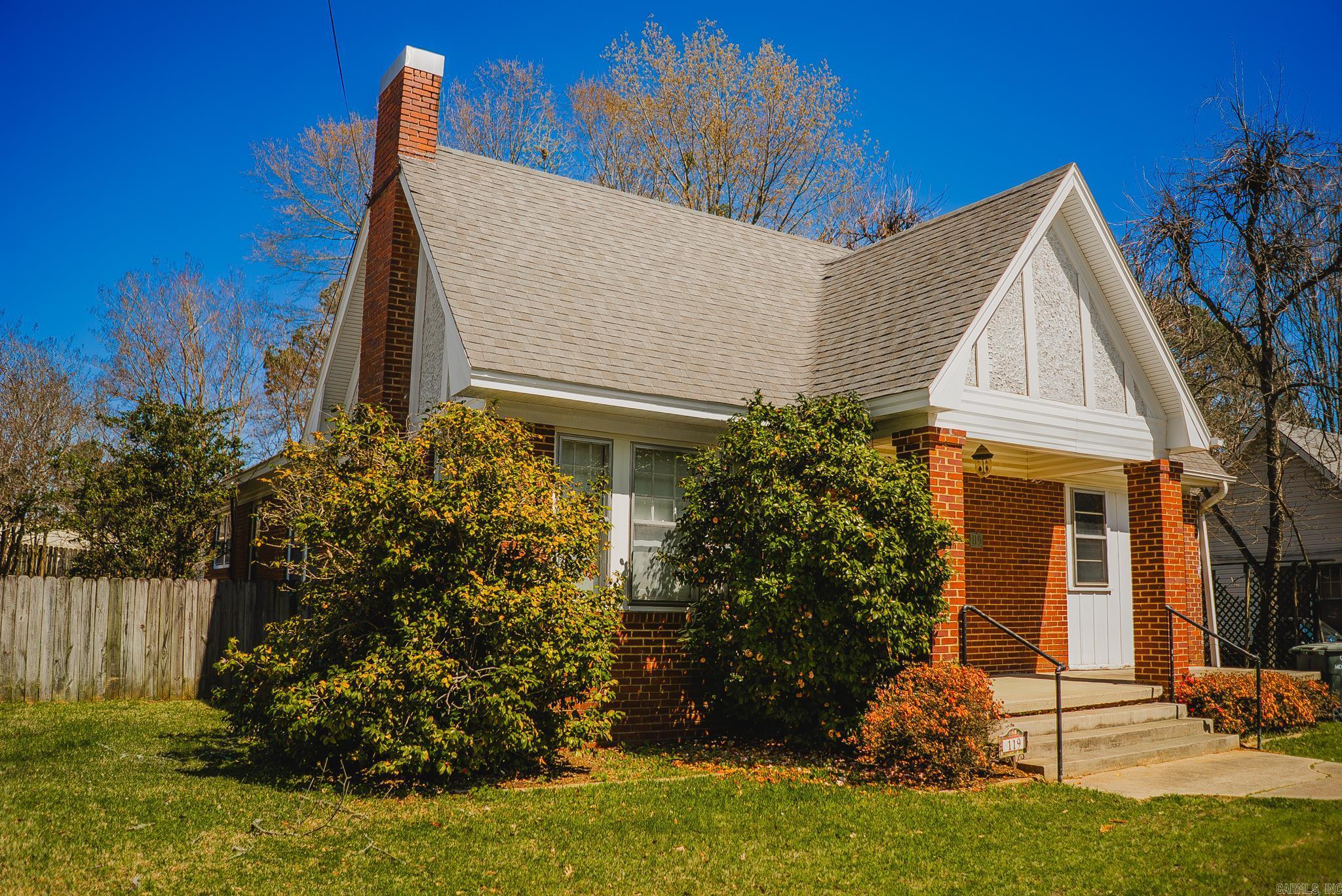 119 E College Street Property Photo 3