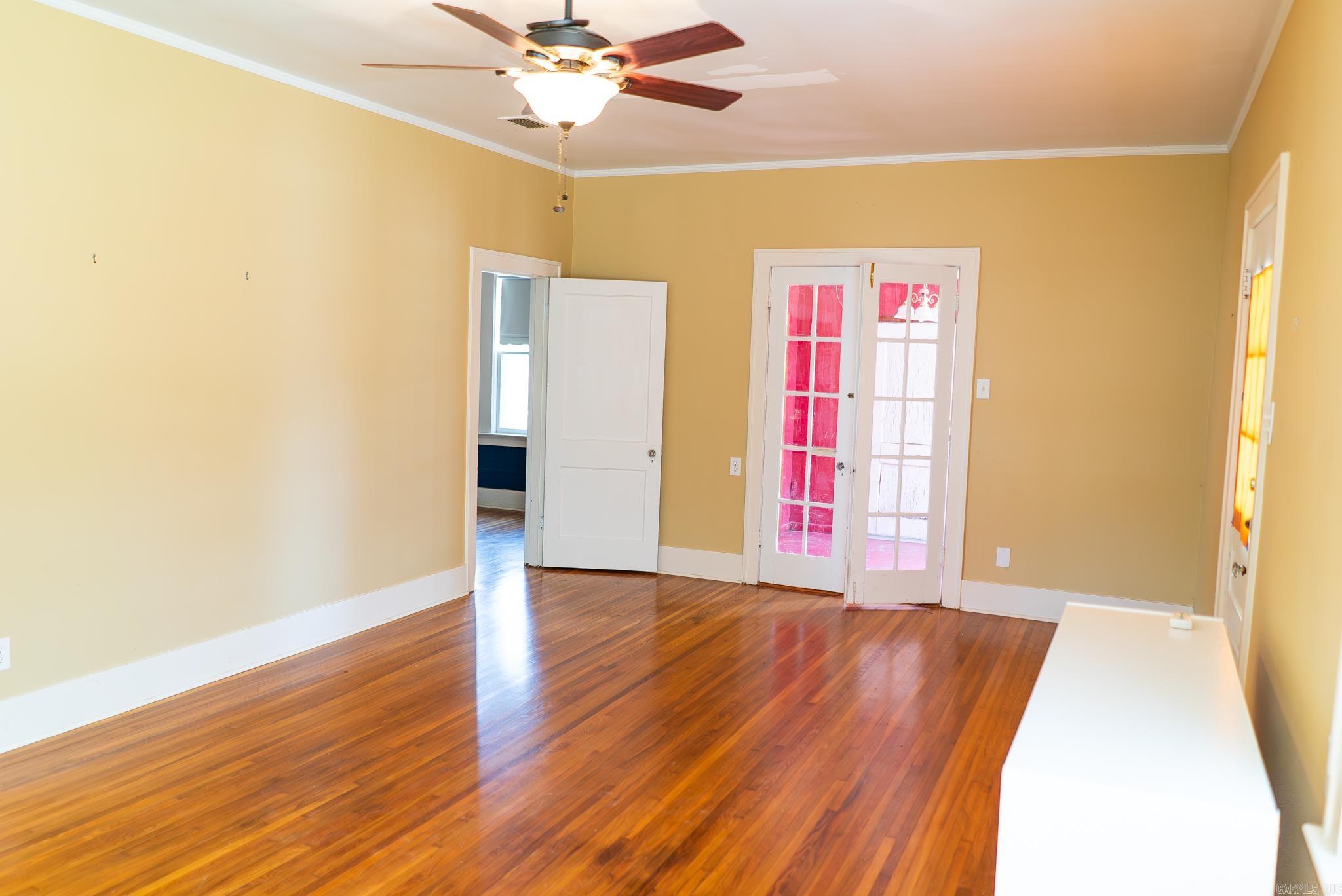 119 E College Street Property Photo 5